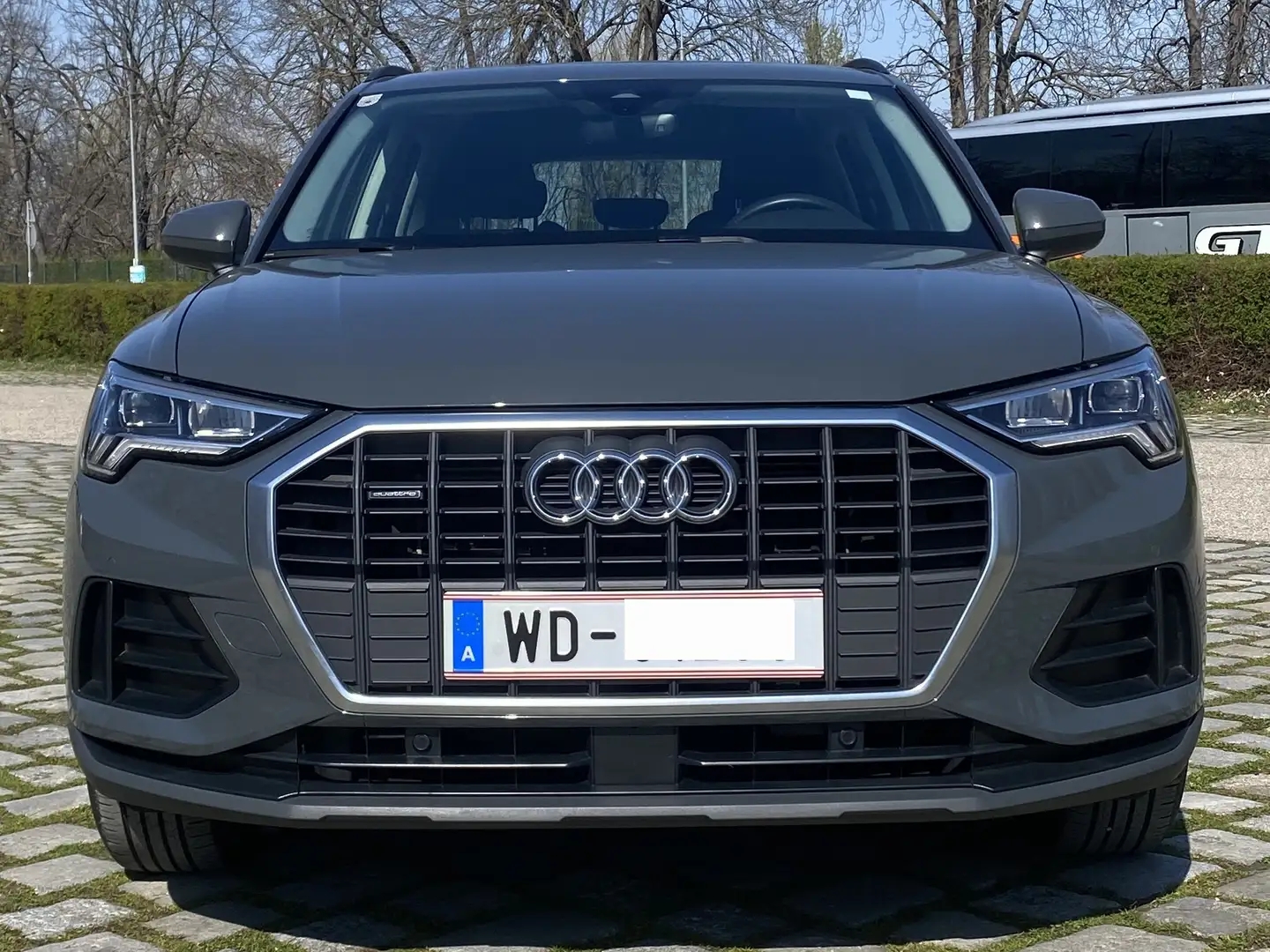 Audi Q3 Q3 40 TFSI quattro S-tronic intense intense Grau - 1