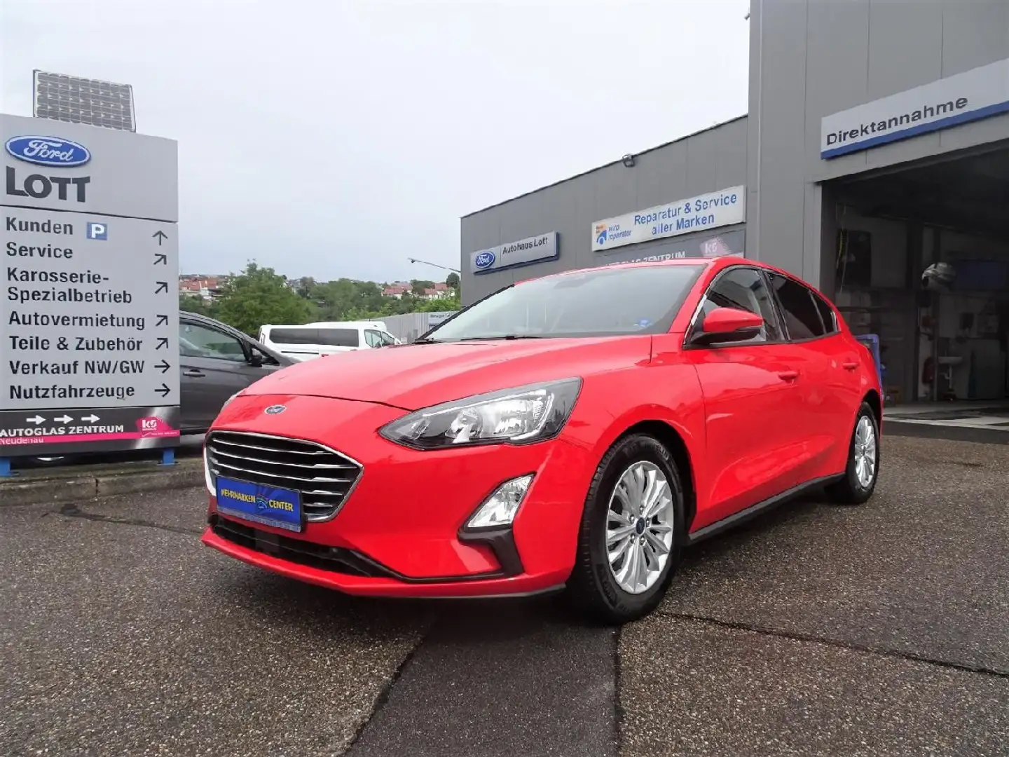Ford Focus Lim. Titanium *AHK*NAVI*TEMPO*KLIMA*KEYFRE Rot - 1