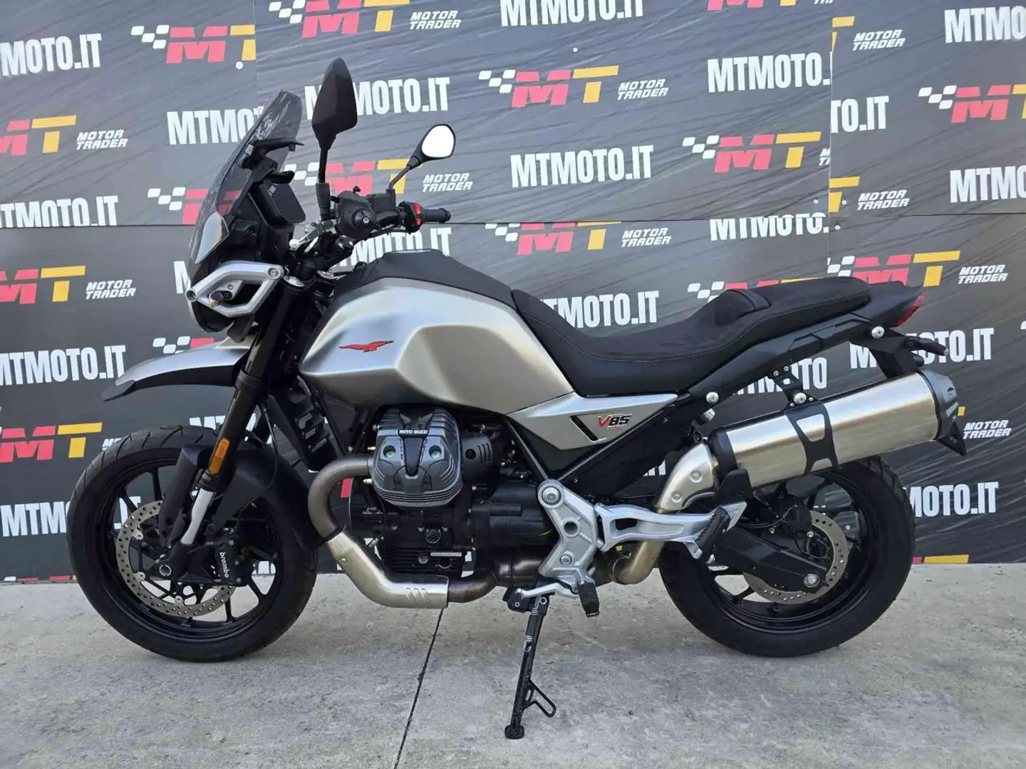 Moto Guzzi V 85 Strada km 3742 Gris - 2
