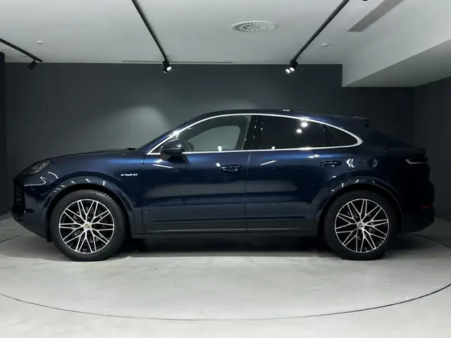 Porsche Cayenne view 2