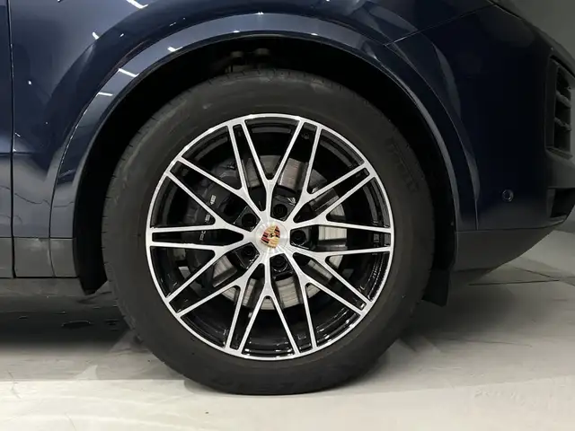Porsche Cayenne view 12