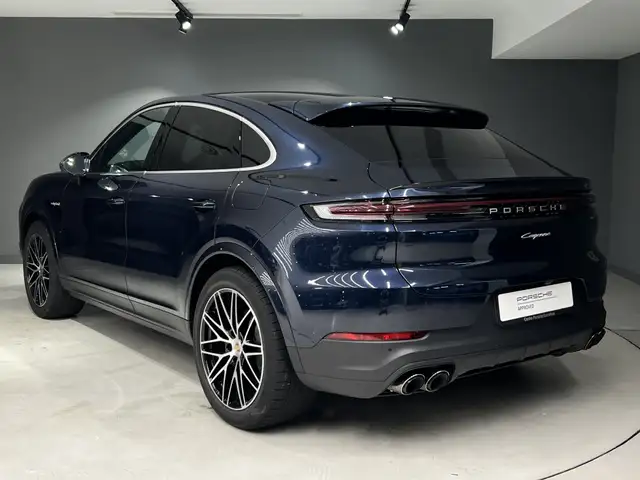 Porsche Cayenne view 3