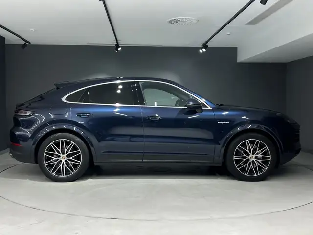 Porsche Cayenne view 6