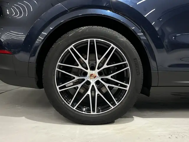 Porsche Cayenne view 11