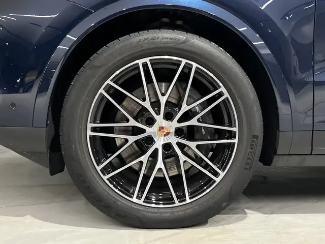 Porsche Cayenne view 10