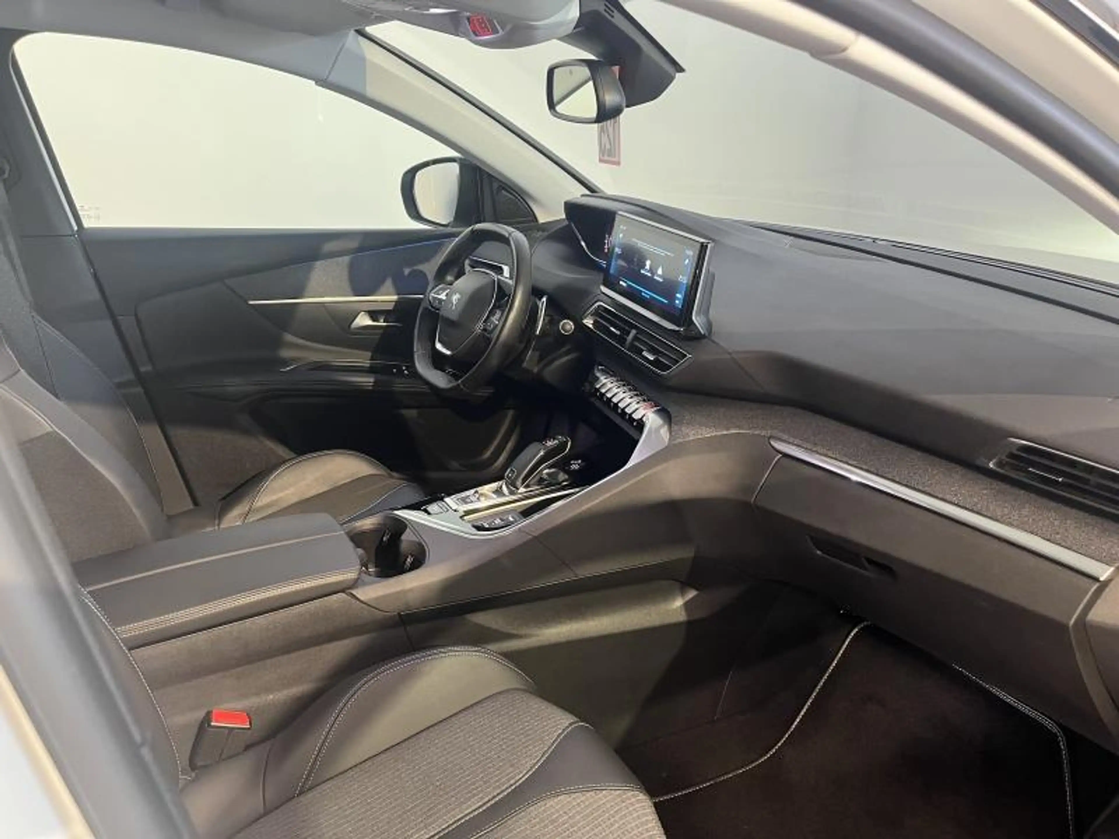 Peugeot 3008 ALLUREPACK — photo 13