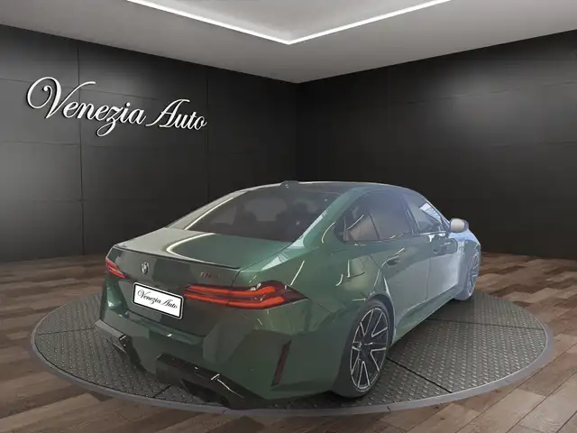 BMW M5 view 3