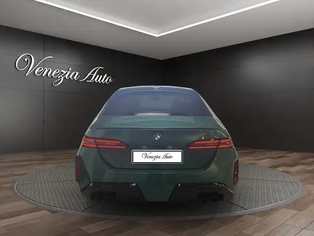 BMW M5 view 4