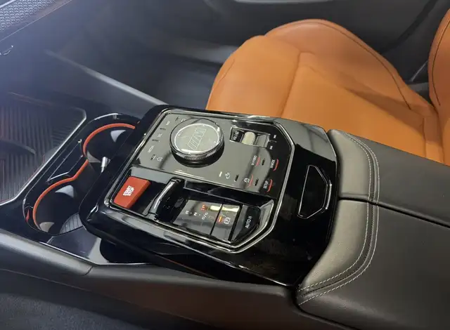 BMW M5 view 7