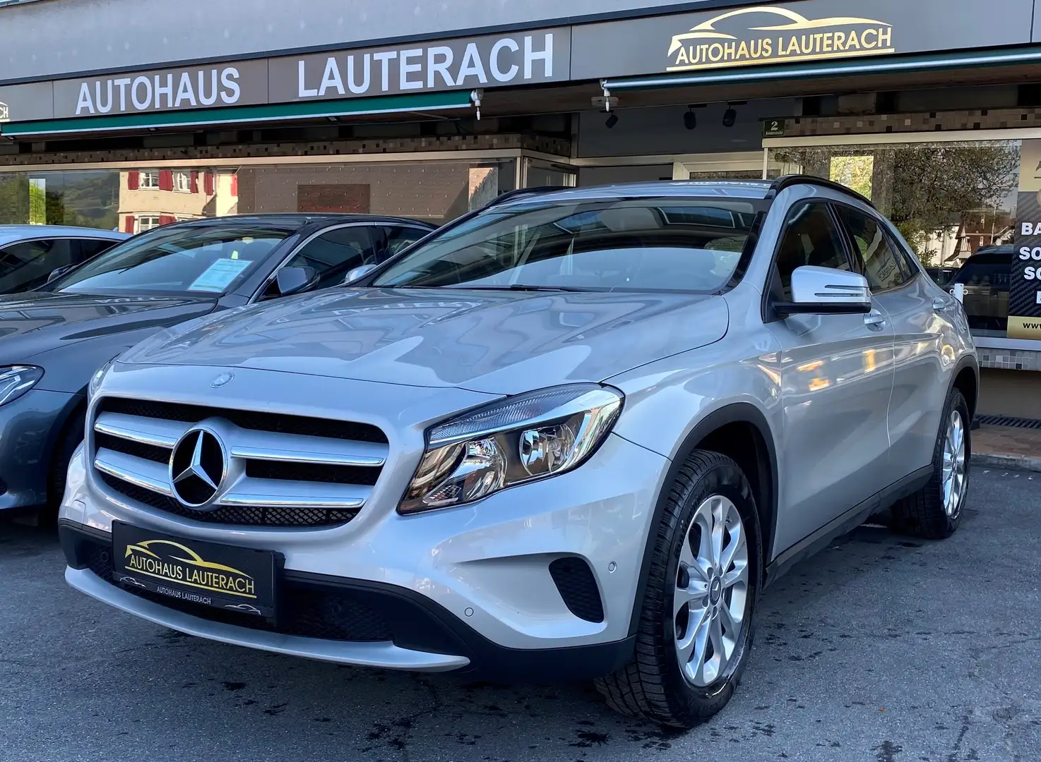 Mercedes-Benz GLA 200 d Automatik *R.KAMERA *NAVI *T.LEDER *KLIMAAUT. Silber - 1