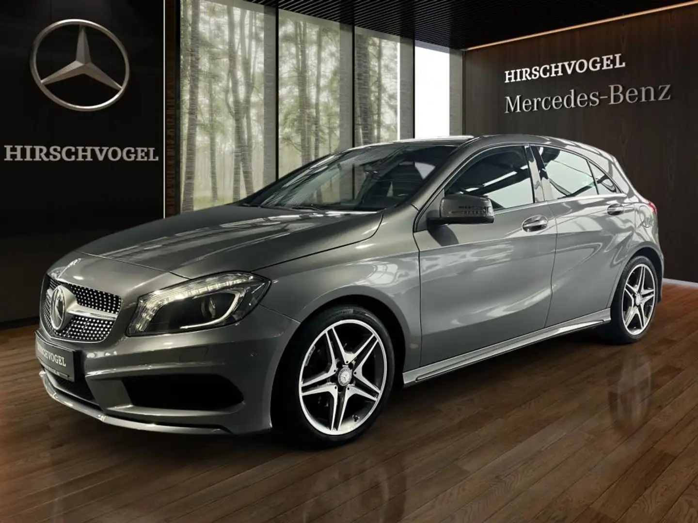 Mercedes-Benz A 180 StreetStyle+AMG-Line+Navi+Bi-Xenon+PDC+SHZ Grijs - 2