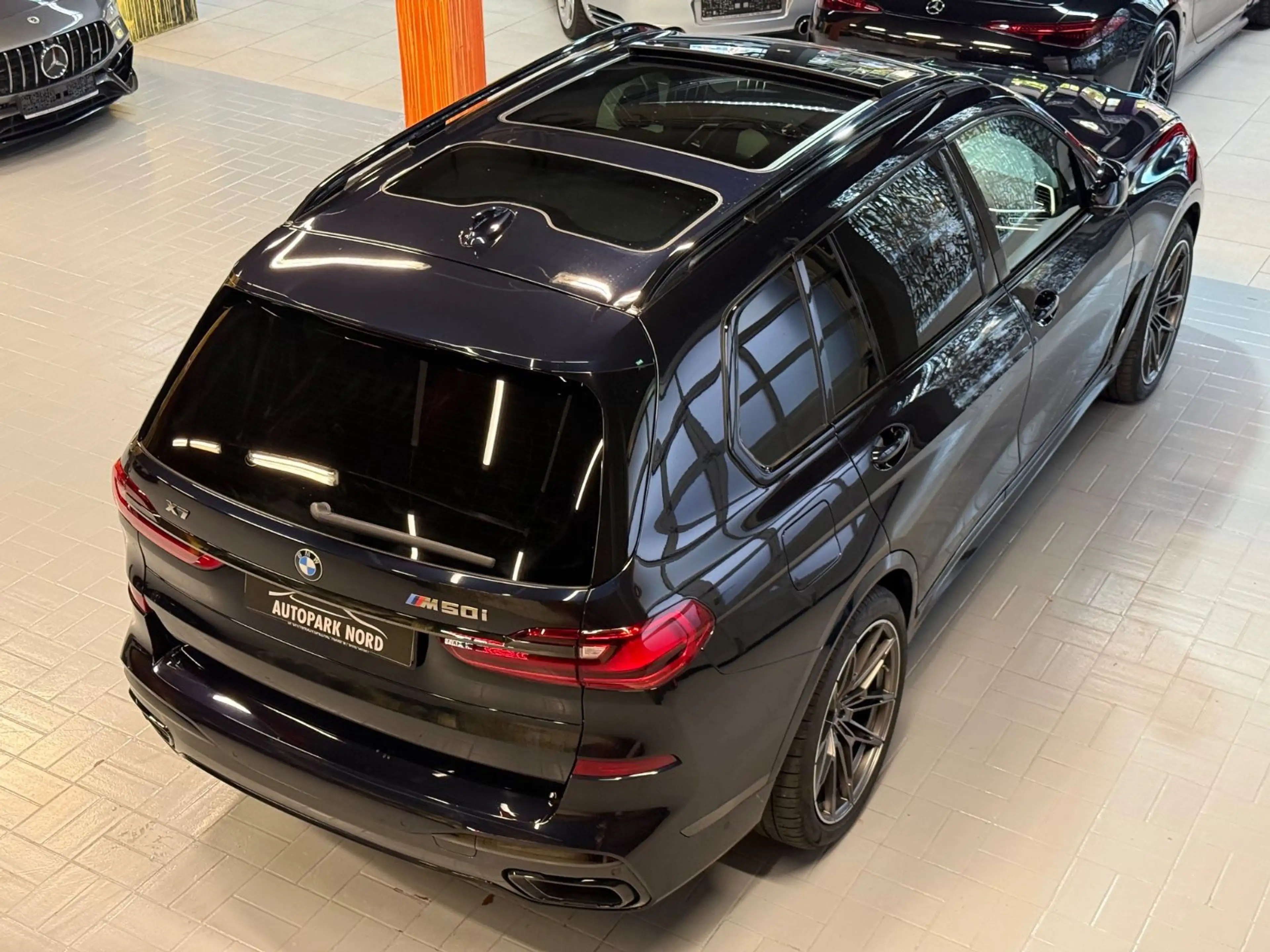 BMW X7 M i LASER~PANORAMA~HEADUP~MASSAGE~B&W~AHK~ — photo 9