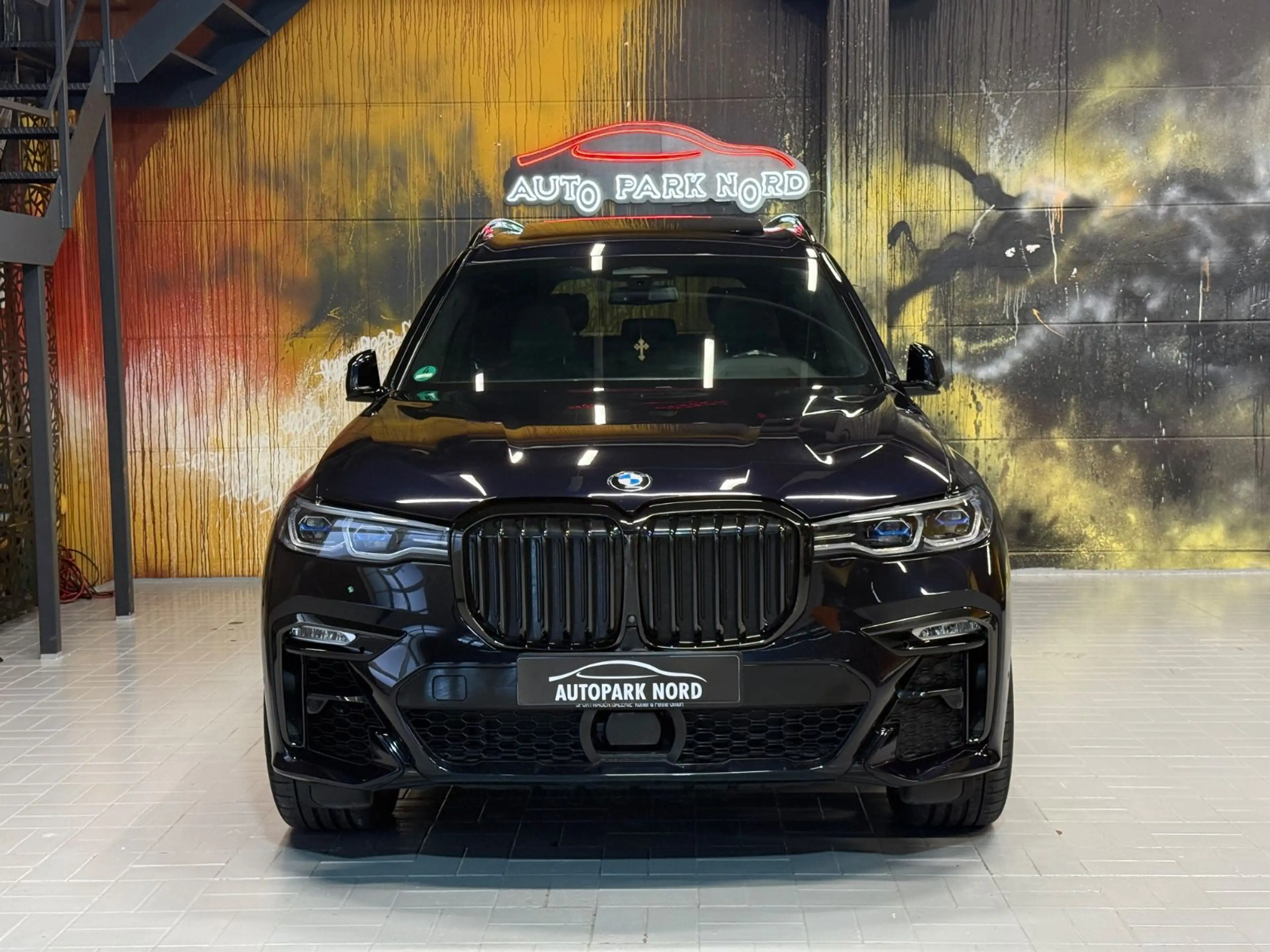 BMW X7 M i LASER~PANORAMA~HEADUP~MASSAGE~B&W~AHK~ — photo 2