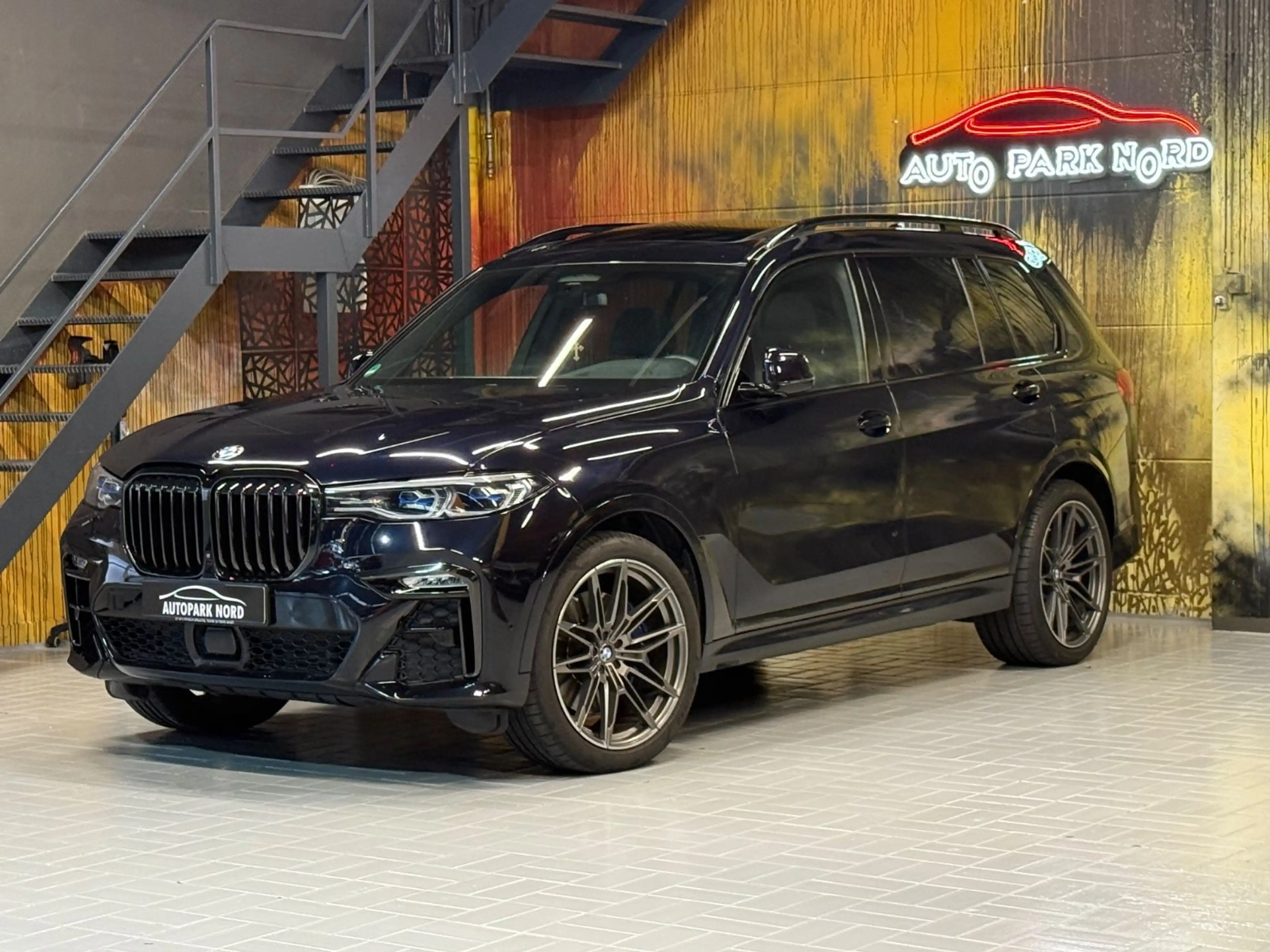 BMW X7 M i LASER~PANORAMA~HEADUP~MASSAGE~B&W~AHK~