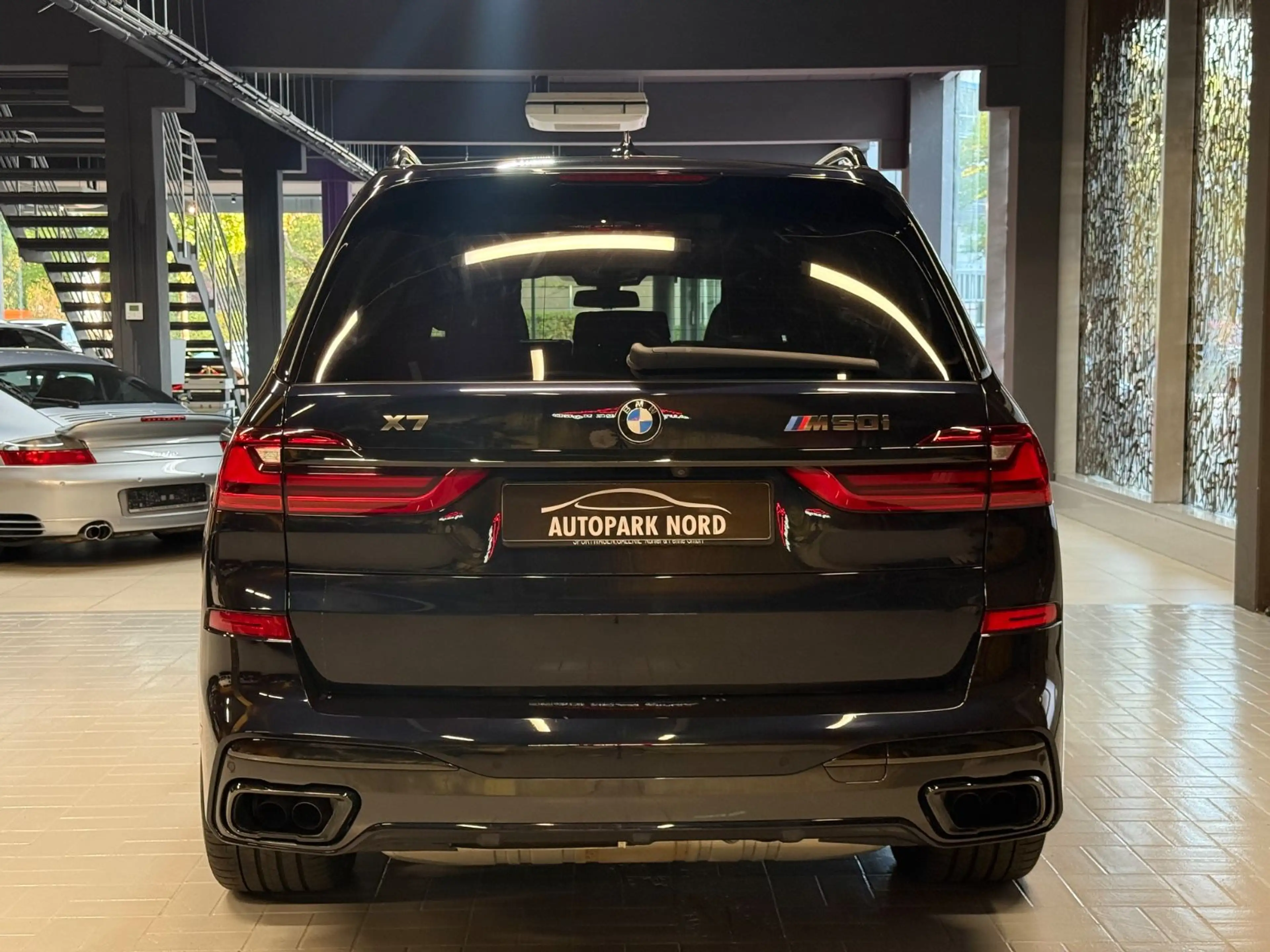 BMW X7 M i LASER~PANORAMA~HEADUP~MASSAGE~B&W~AHK~ — photo 5