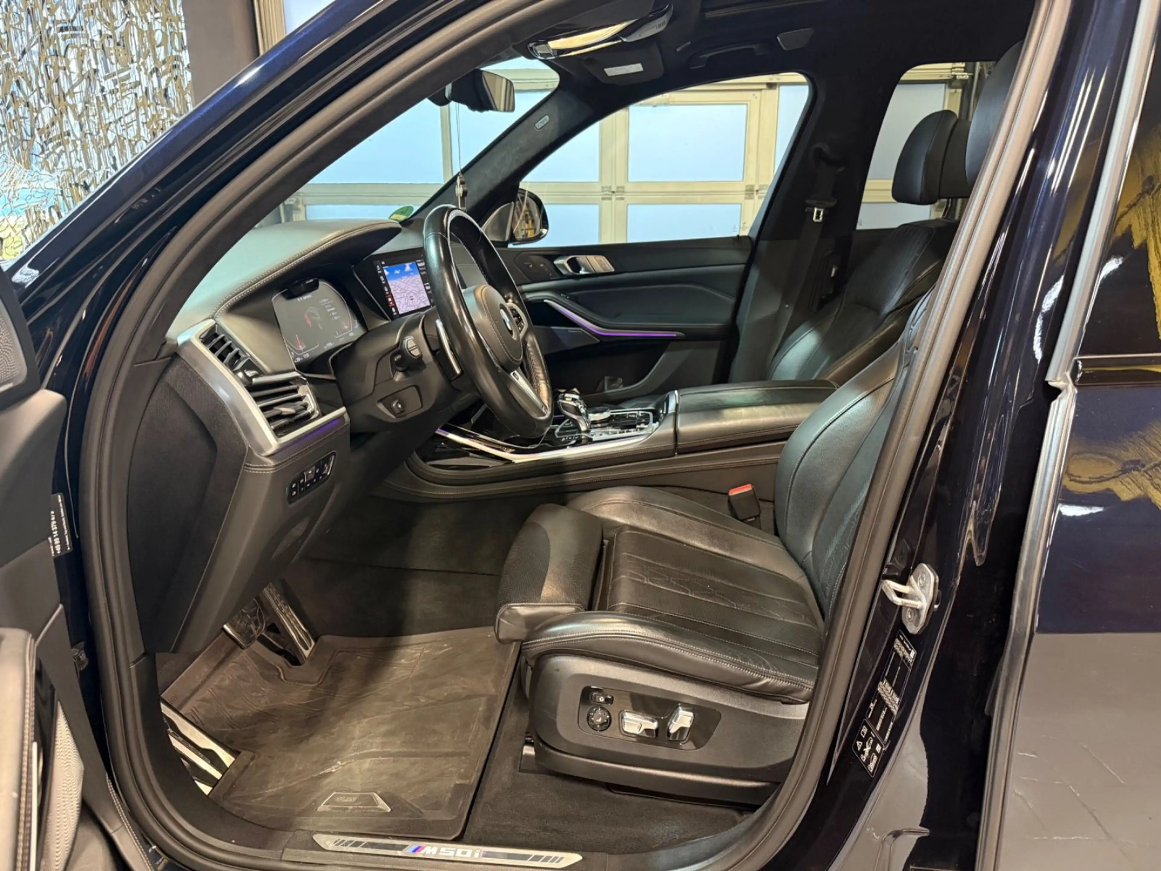BMW X7 M i LASER~PANORAMA~HEADUP~MASSAGE~B&W~AHK~ — photo 10