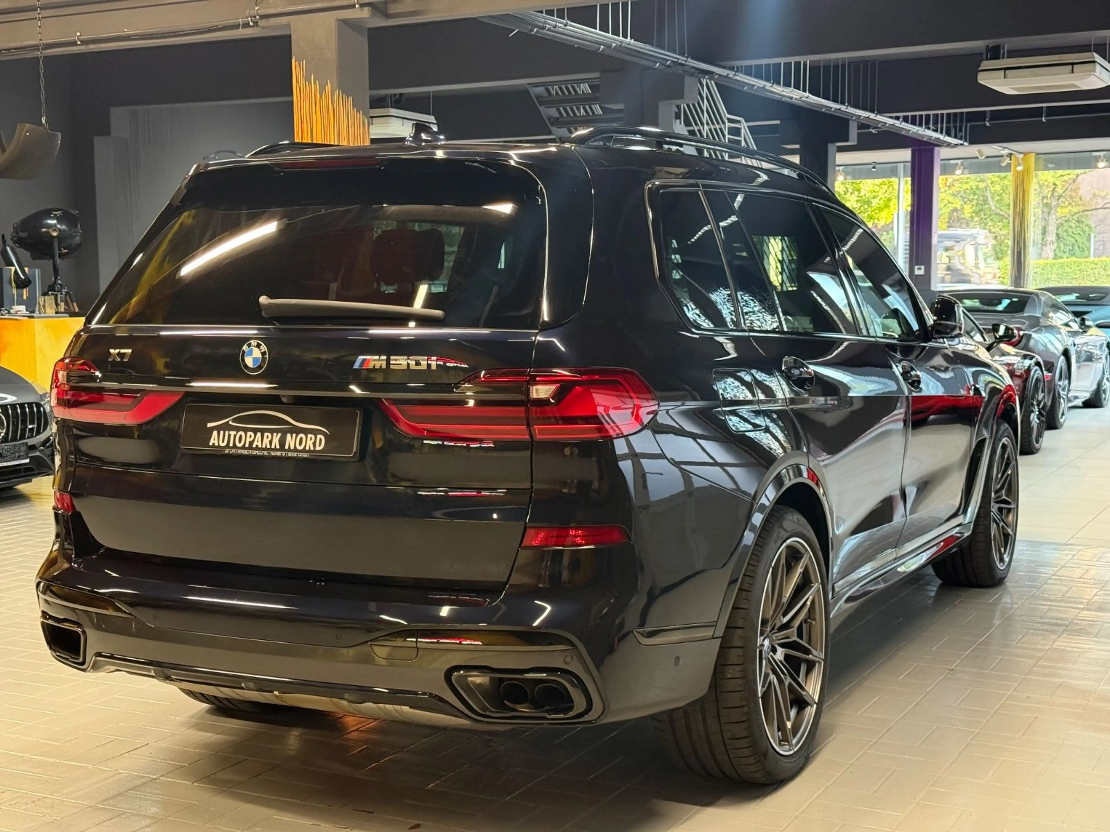 BMW X7 M i LASER~PANORAMA~HEADUP~MASSAGE~B&W~AHK~ — photo 6