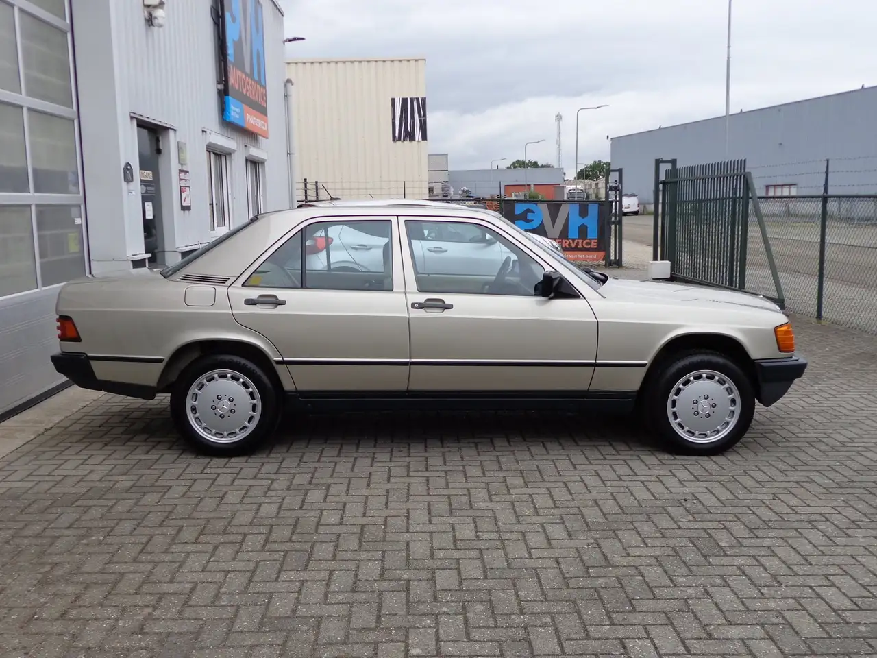 Mercedes-Benz 190 2.0 E Belastingvrij zeer nette auto, foto 7