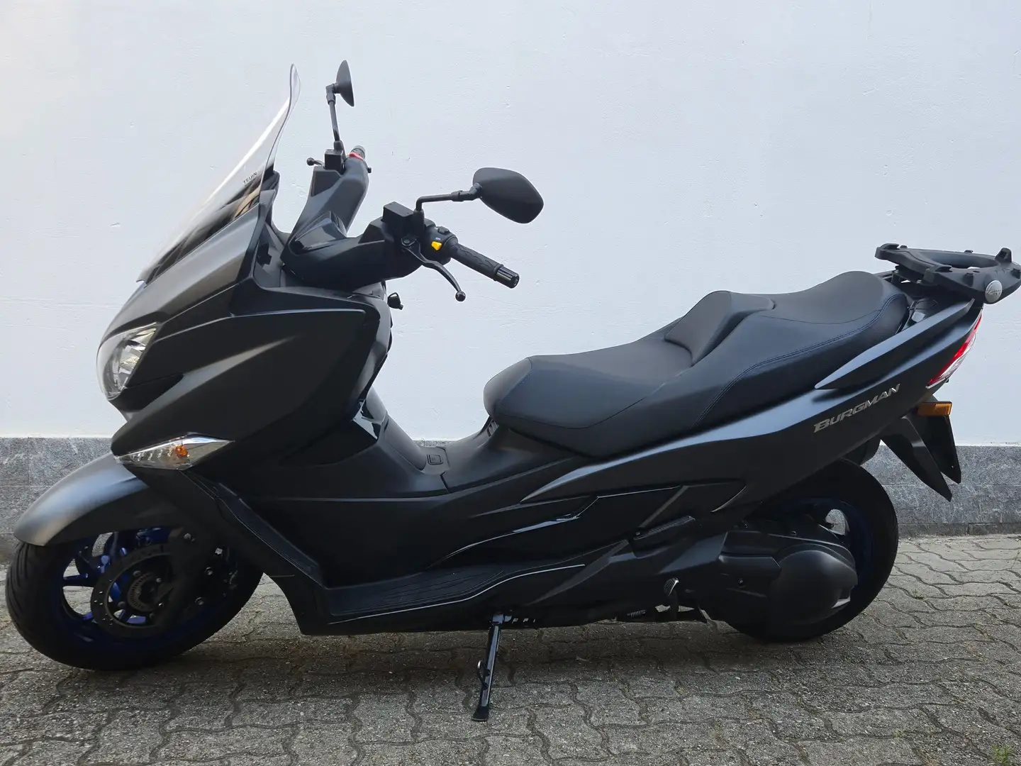 Suzuki Burgman 400 ABS Černá - 1