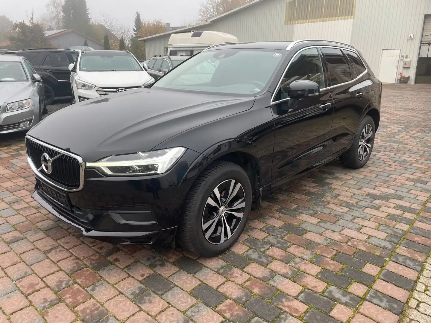 Volvo XC60 D4 Momentum Pro 2WD NAVI,Kamera Schwarz - 1