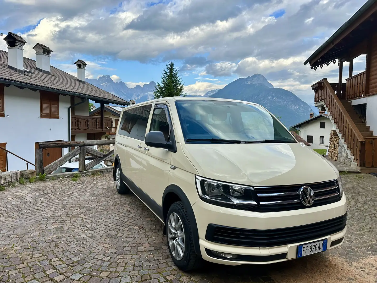 Volkswagen T6 Caravelle bež - 2