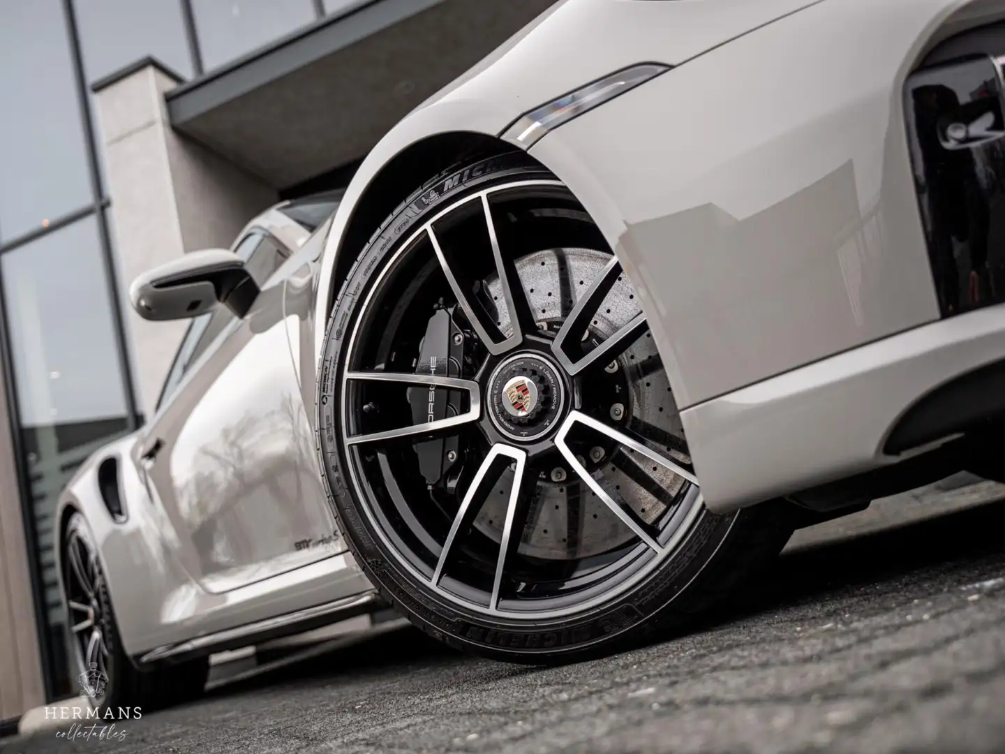 Porsche 992 992 3.8 Turbo S / Org. NL / 1st Owner / BOSE / Lif Grau - 2