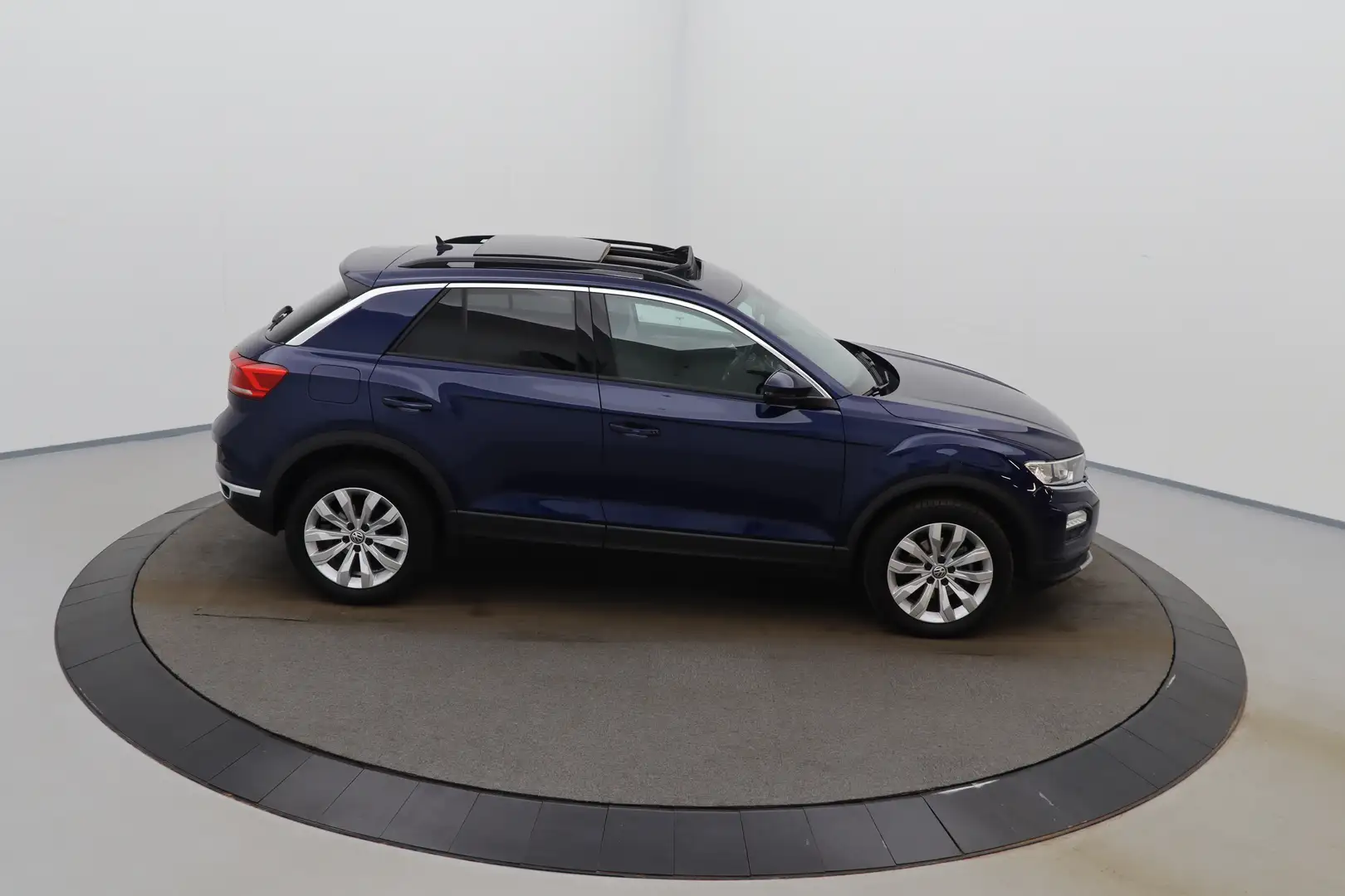 Volkswagen T-Roc 1.6 TDi SCR Style Premium GPS PDC CAM Pano Verw. Z Bleu - 2