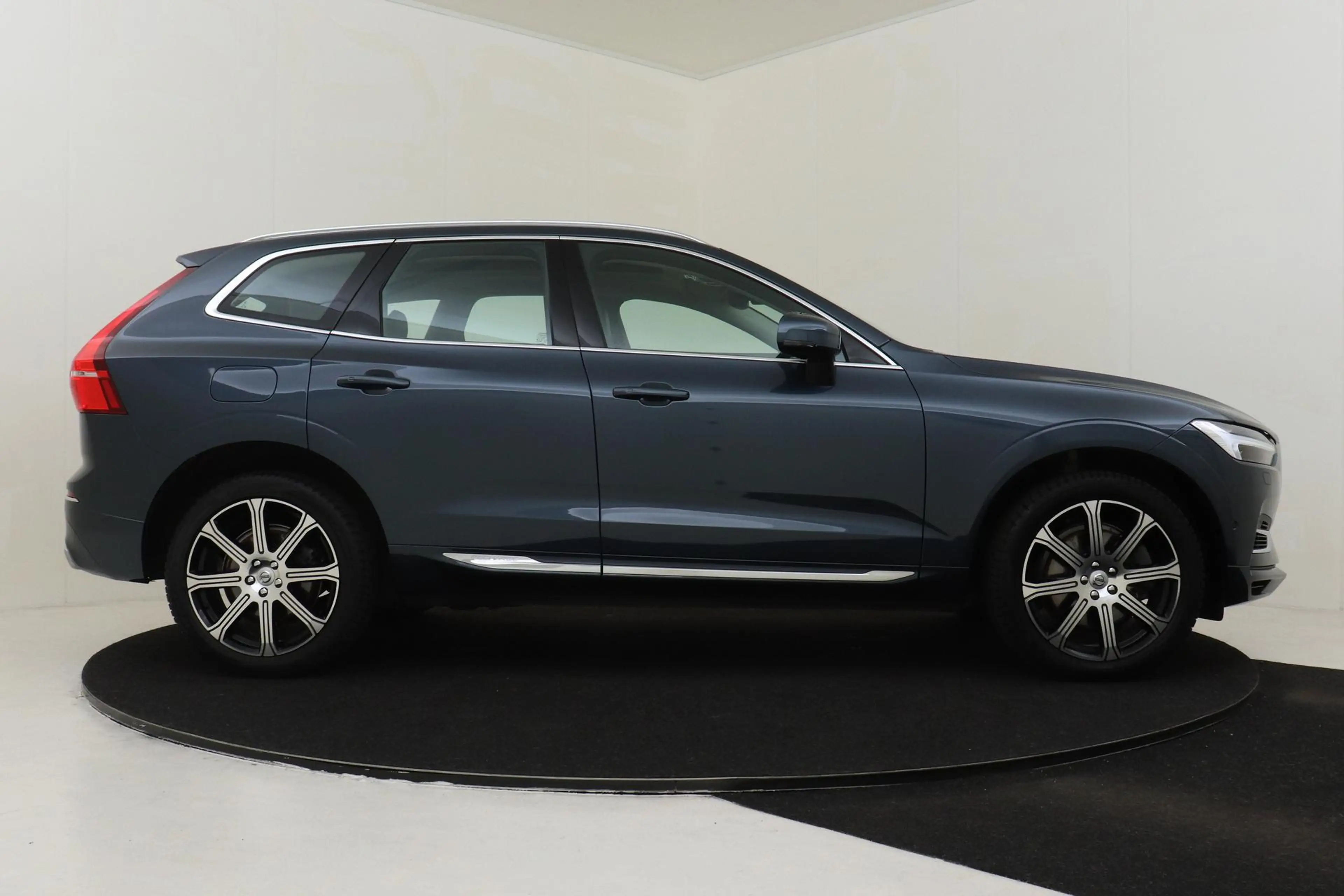 Volvo XC60 T6 RECHARGE AWD INSCRIPTION -PANO.DAK|HARMAN/KARDO — photo 13