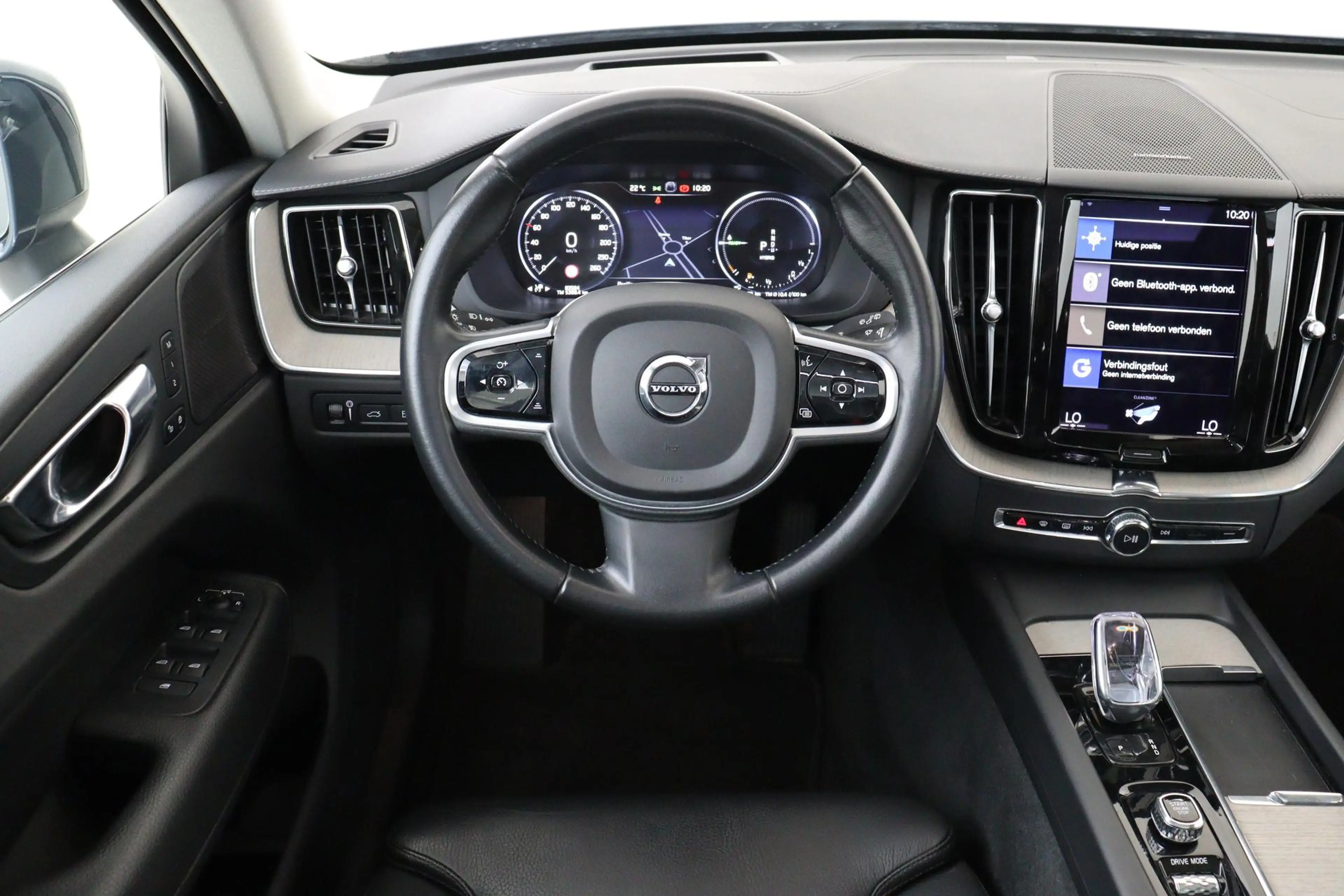 Volvo XC60 T6 RECHARGE AWD INSCRIPTION -PANO.DAK|HARMAN/KARDO — photo 2