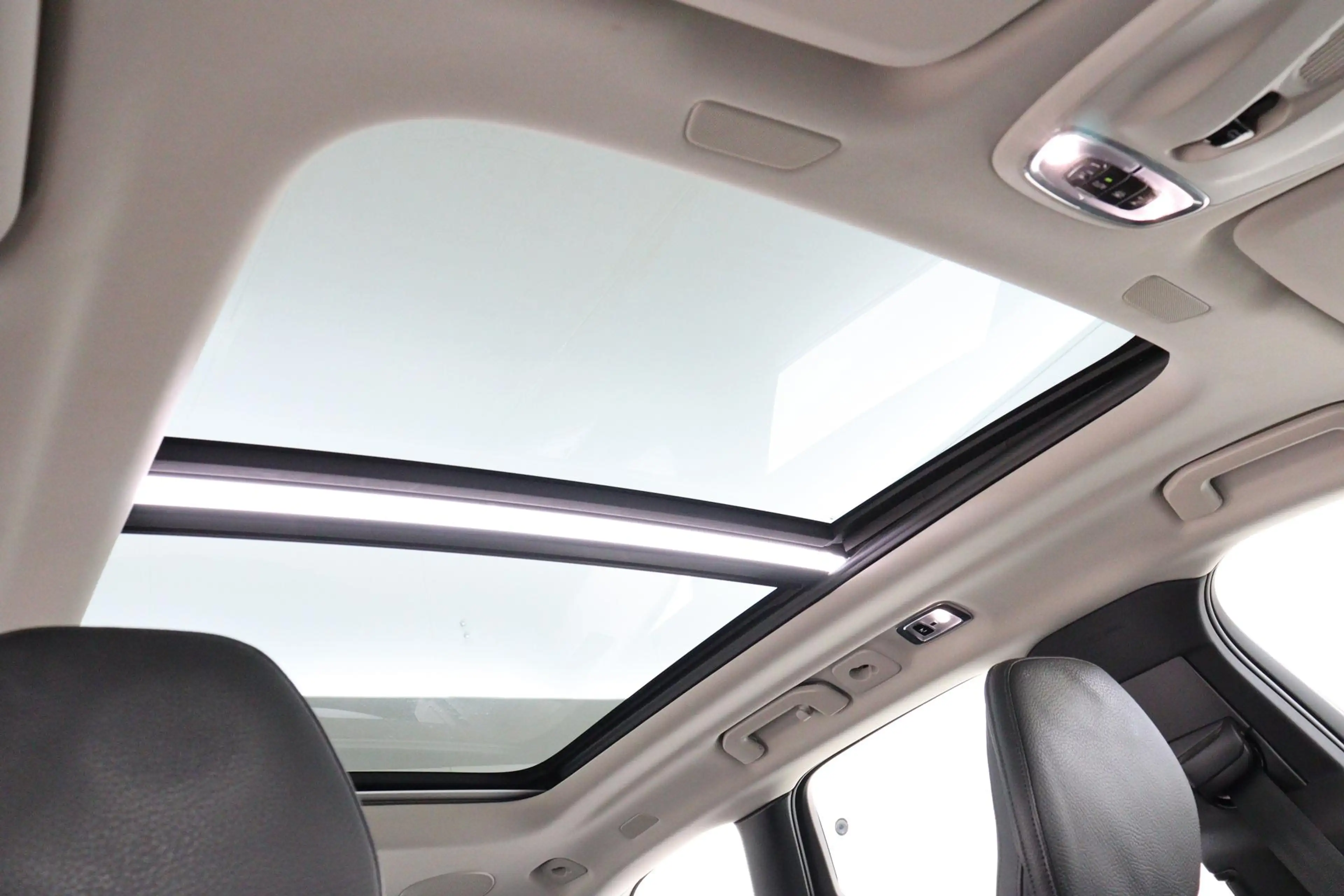 Volvo XC60 T6 RECHARGE AWD INSCRIPTION -PANO.DAK|HARMAN/KARDO — photo 10