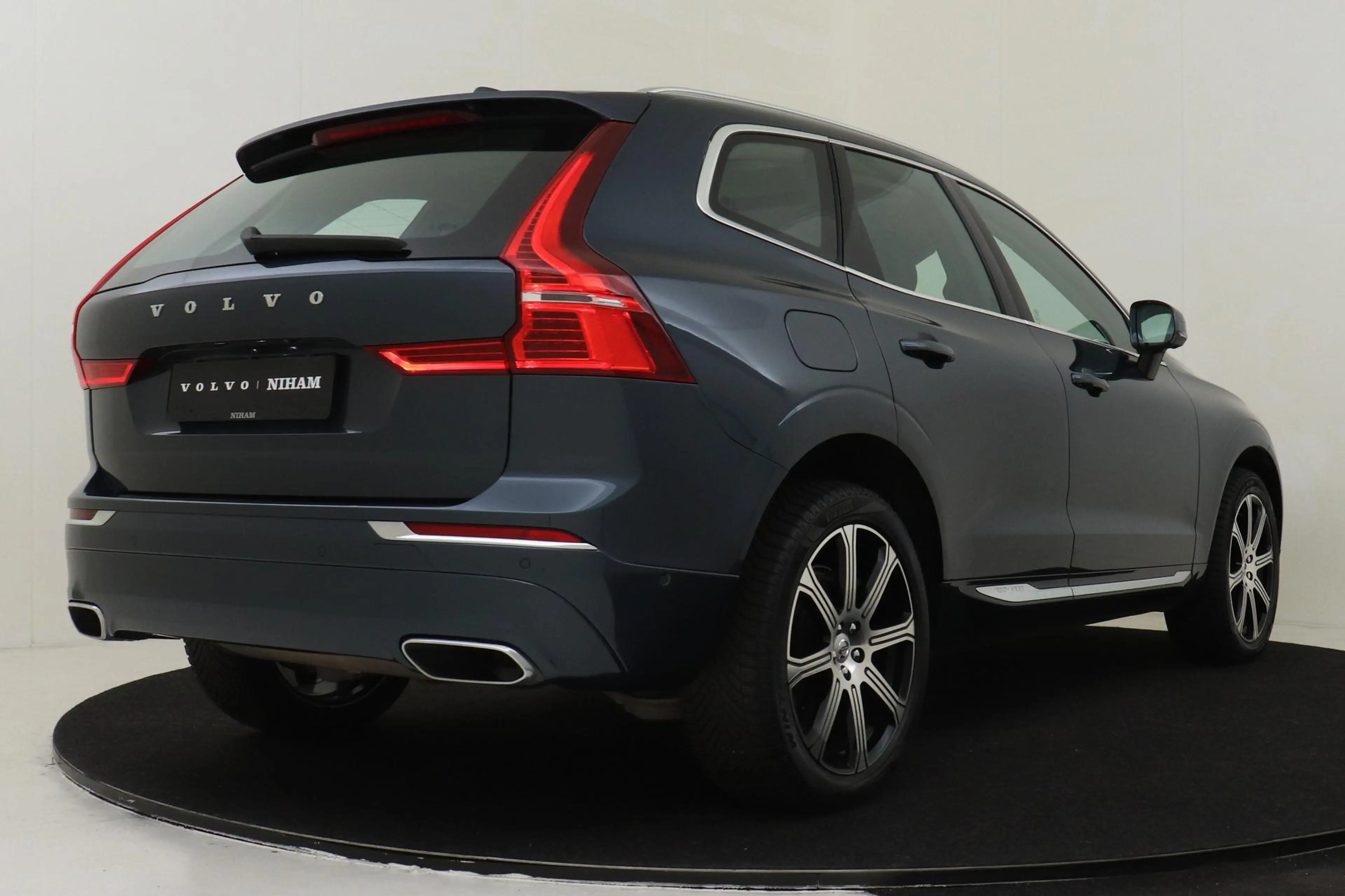 Volvo XC60 T6 RECHARGE AWD INSCRIPTION -PANO.DAK|HARMAN/KARDO — photo 3