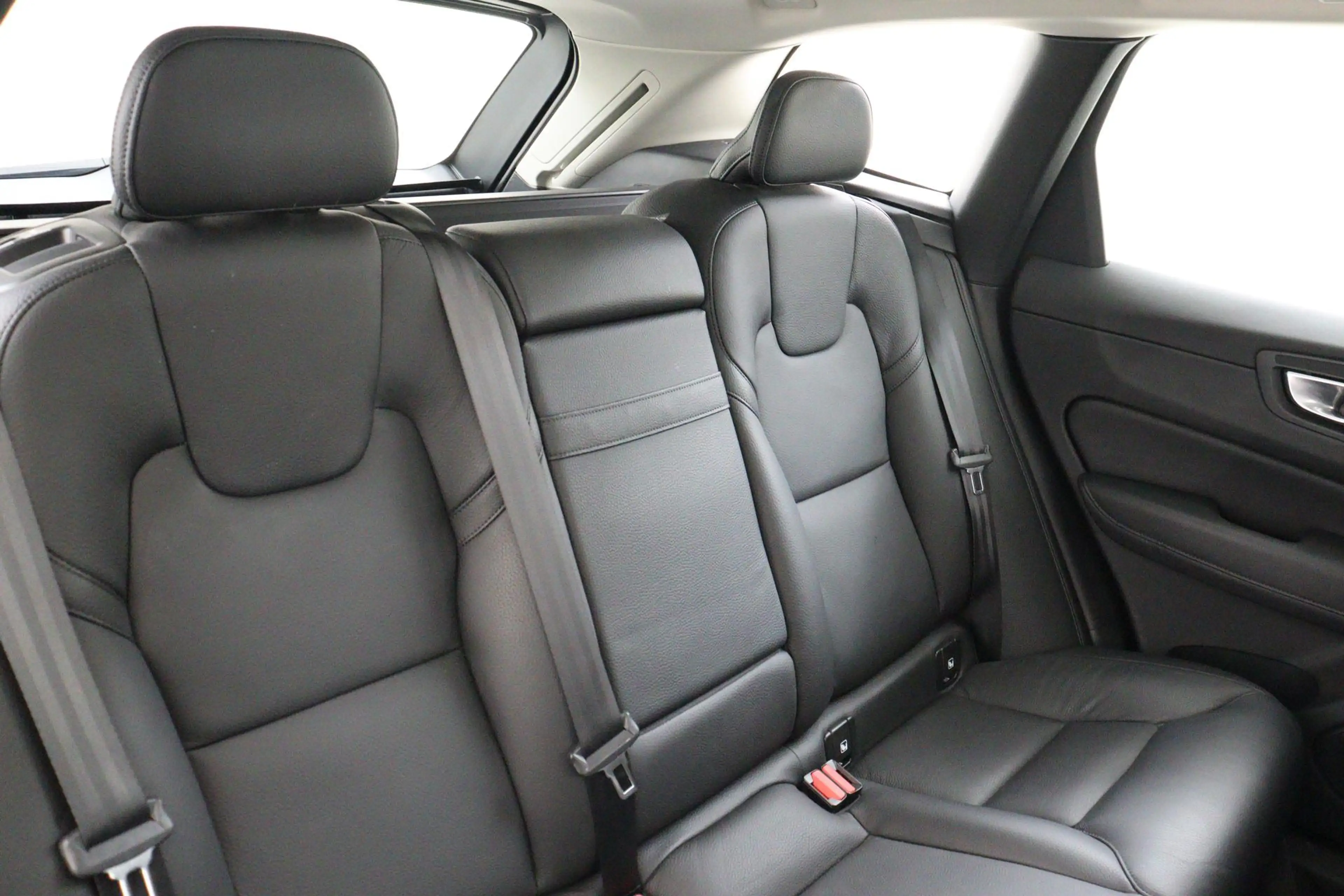 Volvo XC60 T6 RECHARGE AWD INSCRIPTION -PANO.DAK|HARMAN/KARDO — photo 14