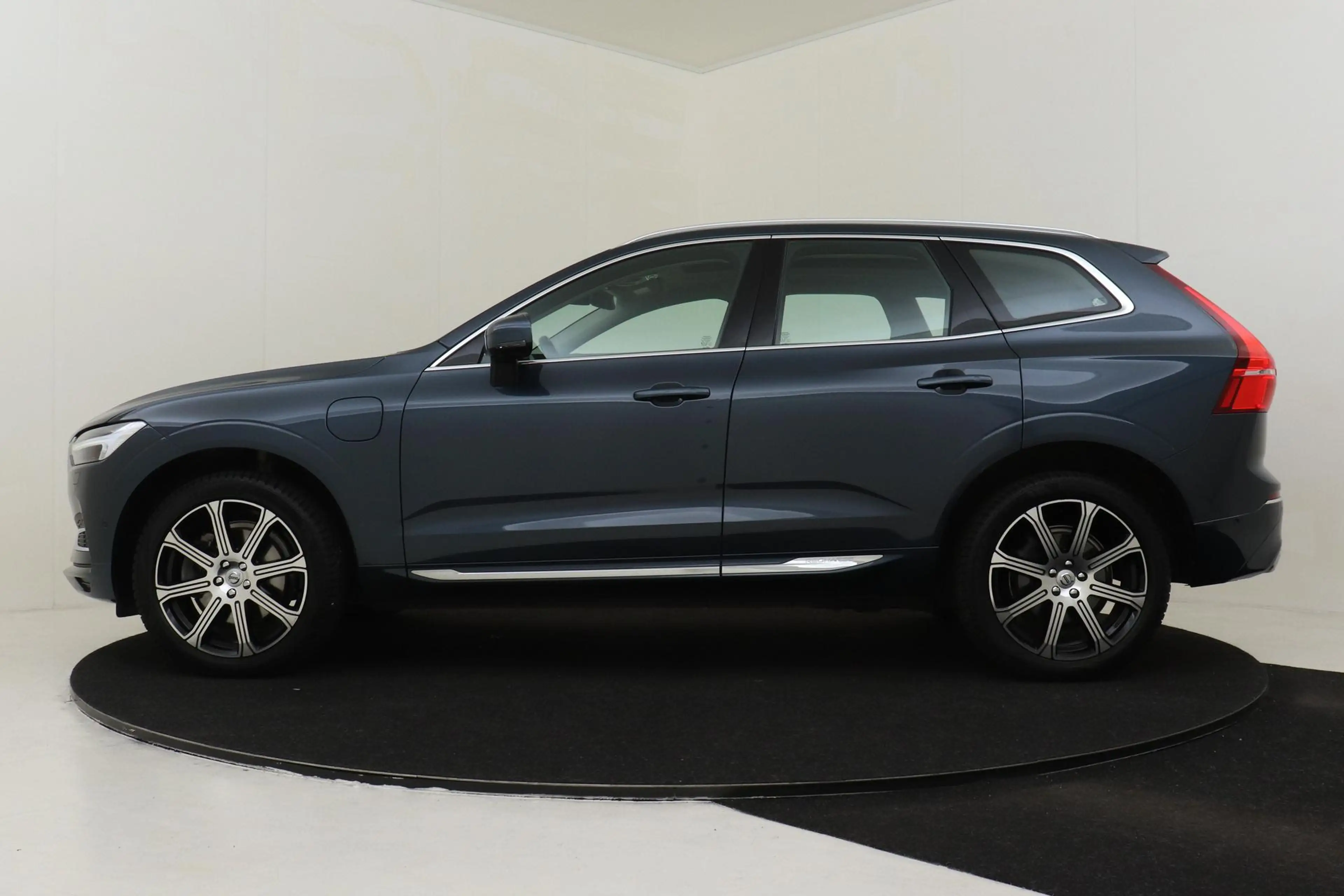 Volvo XC60 T6 RECHARGE AWD INSCRIPTION -PANO.DAK|HARMAN/KARDO — photo 7