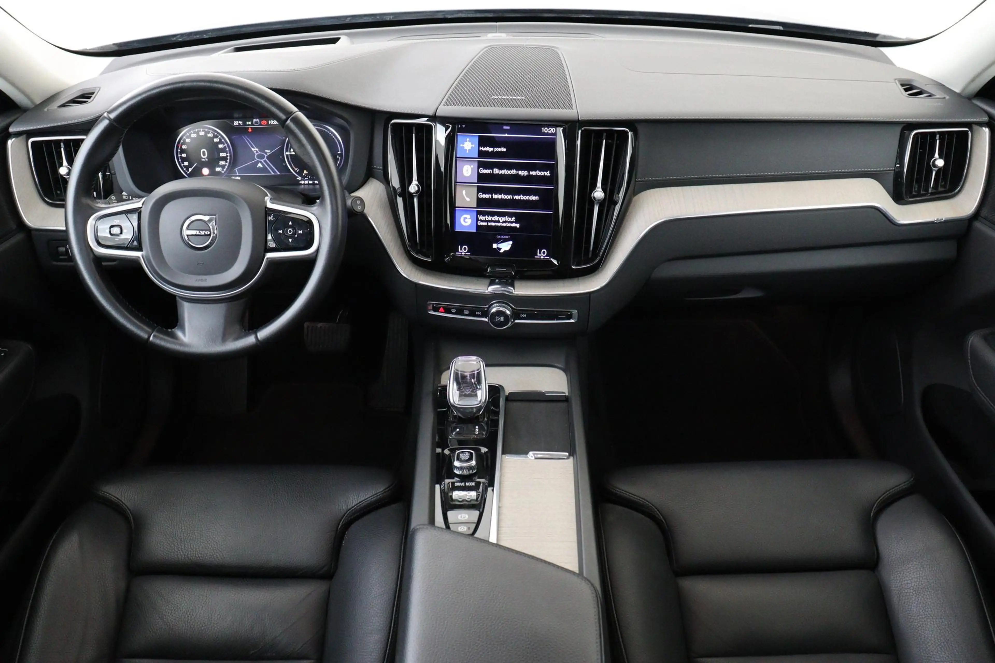 Volvo XC60 T6 RECHARGE AWD INSCRIPTION -PANO.DAK|HARMAN/KARDO — photo 4