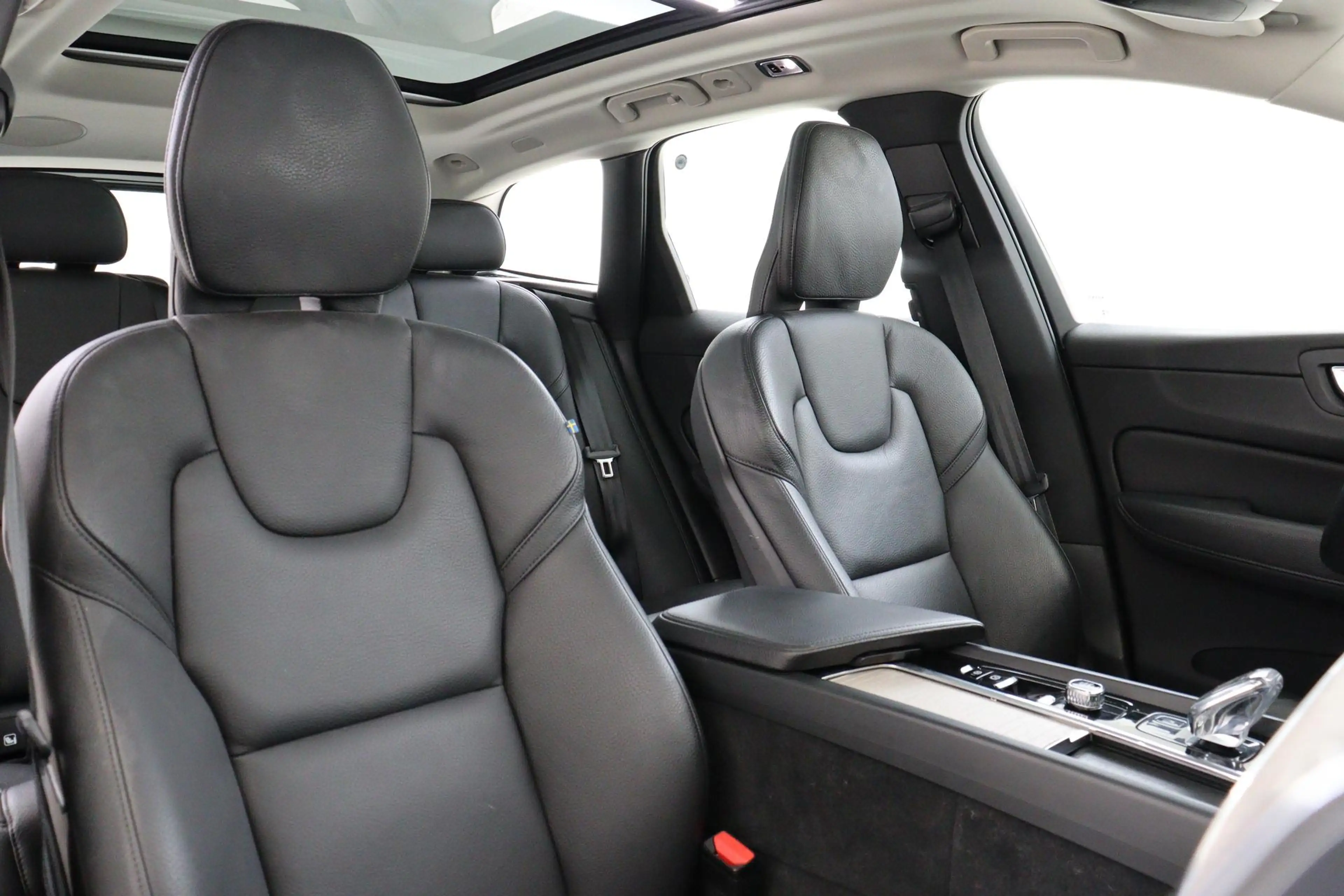 Volvo XC60 T6 RECHARGE AWD INSCRIPTION -PANO.DAK|HARMAN/KARDO — photo 12