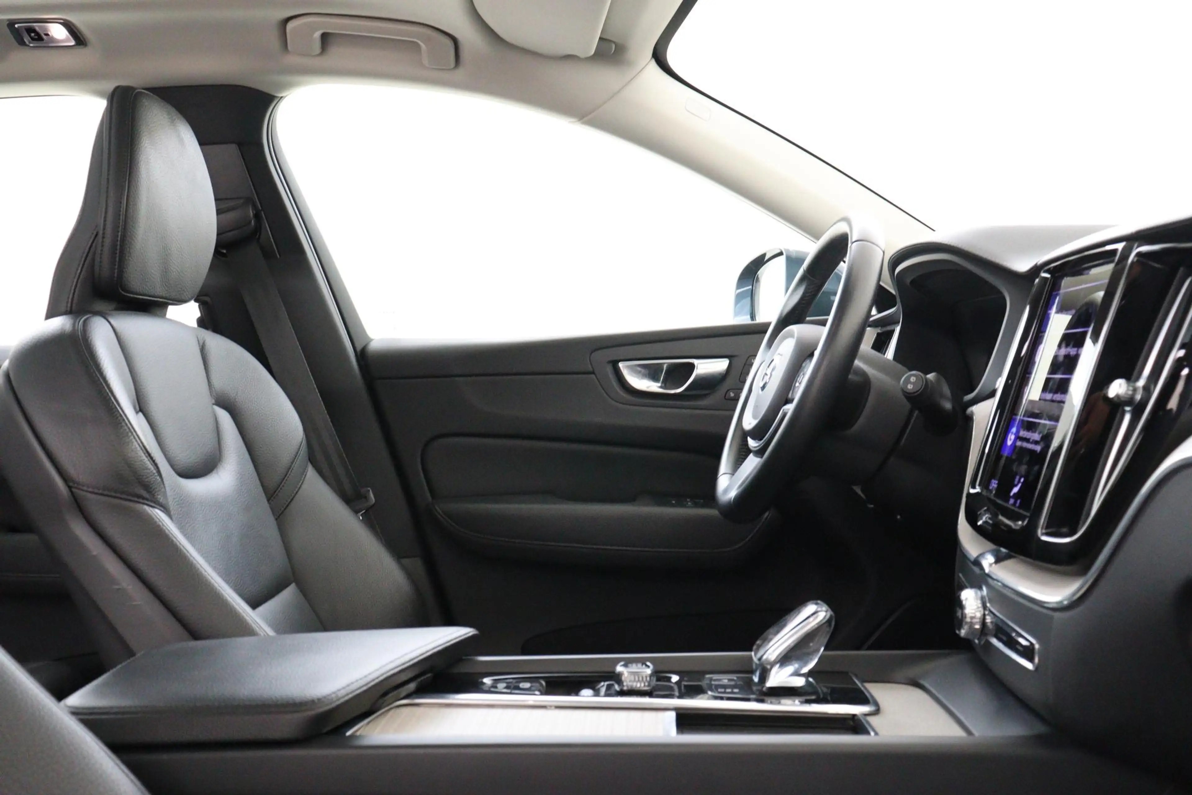 Volvo XC60 T6 RECHARGE AWD INSCRIPTION -PANO.DAK|HARMAN/KARDO — photo 8
