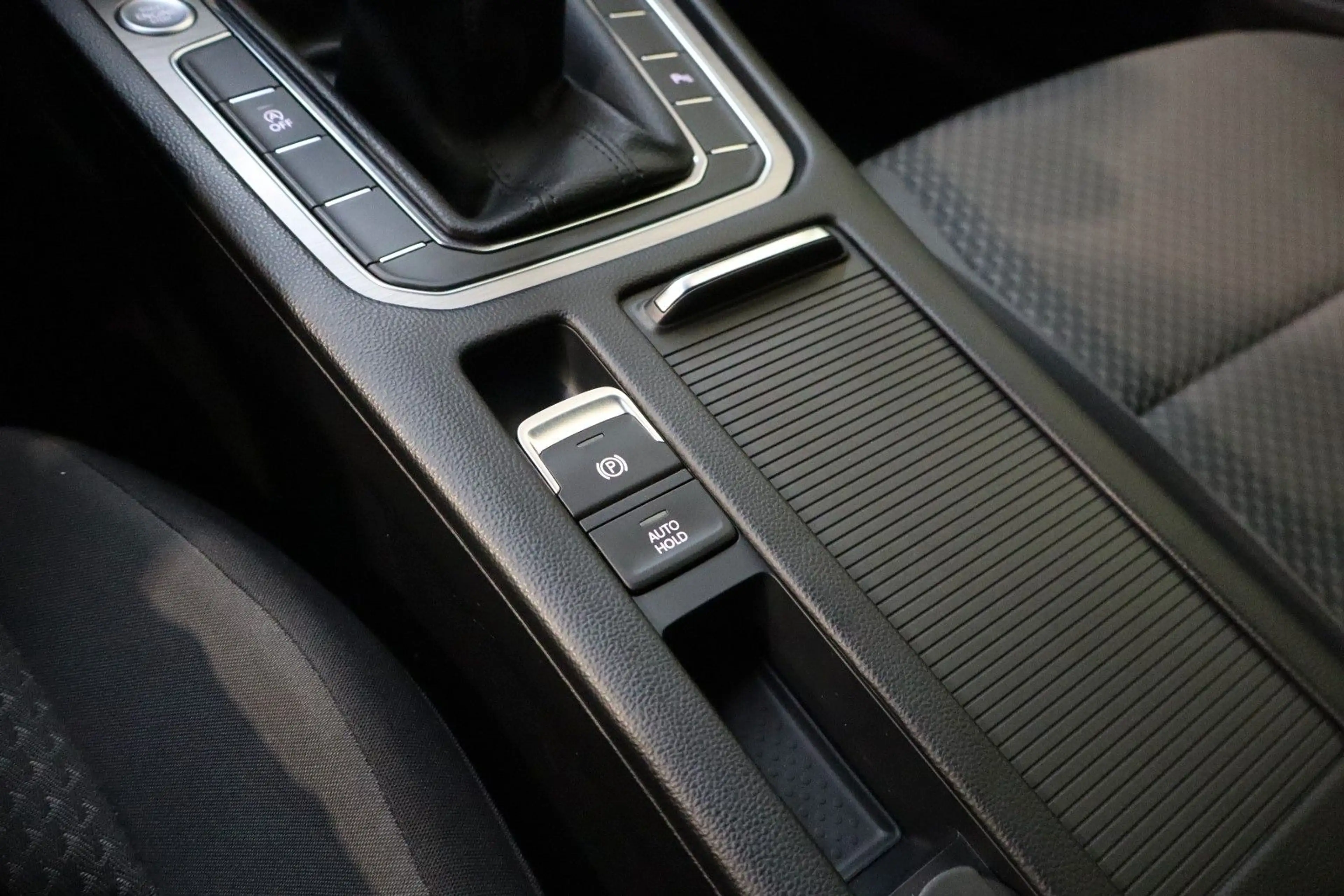 Volkswagen Passat Variant 2,0 TDI Conceptline DAB CarPlay — photo 14