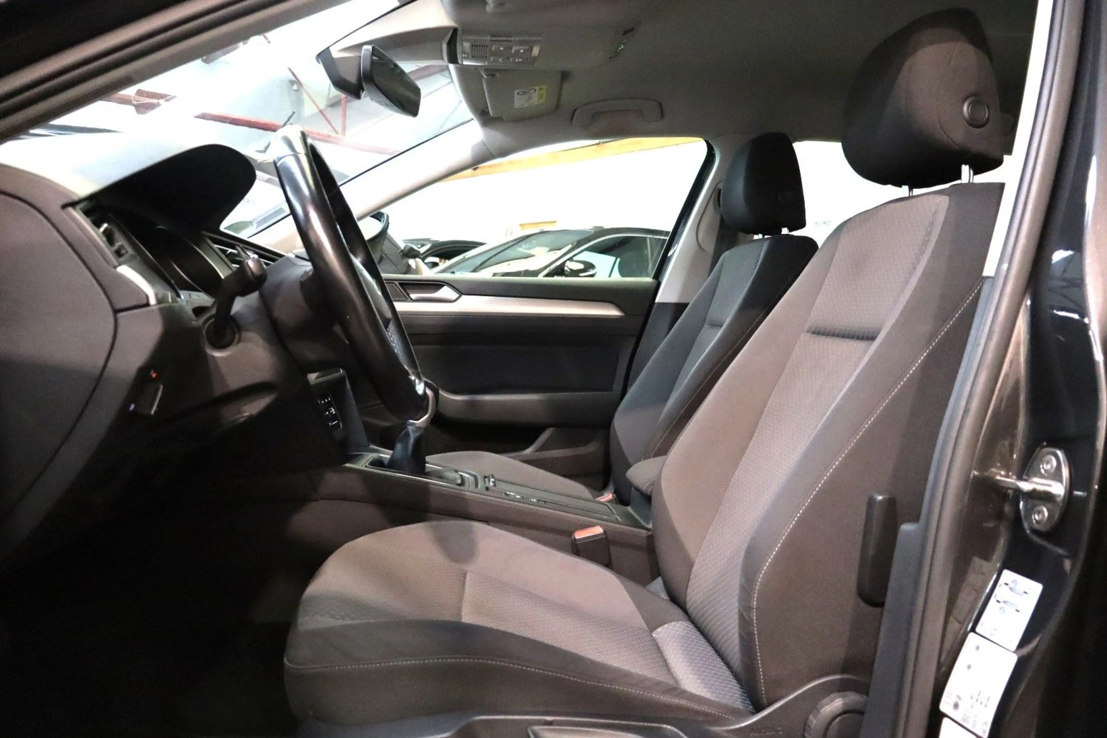 Volkswagen Passat Variant 2,0 TDI Conceptline DAB CarPlay — photo 6