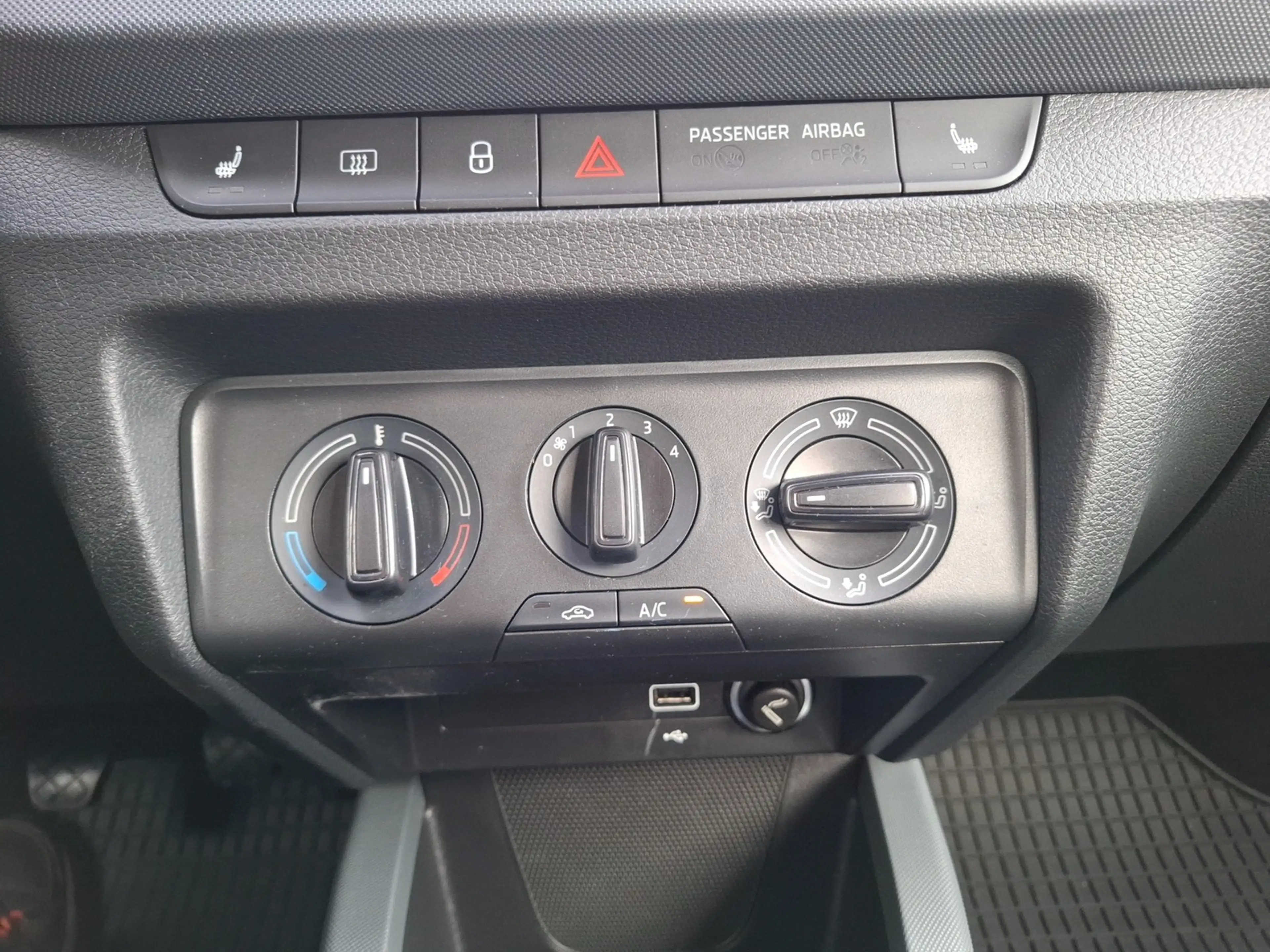 Skoda Fabia 1.0 Cool-Plus Klima DAB PDC SH — photo 15