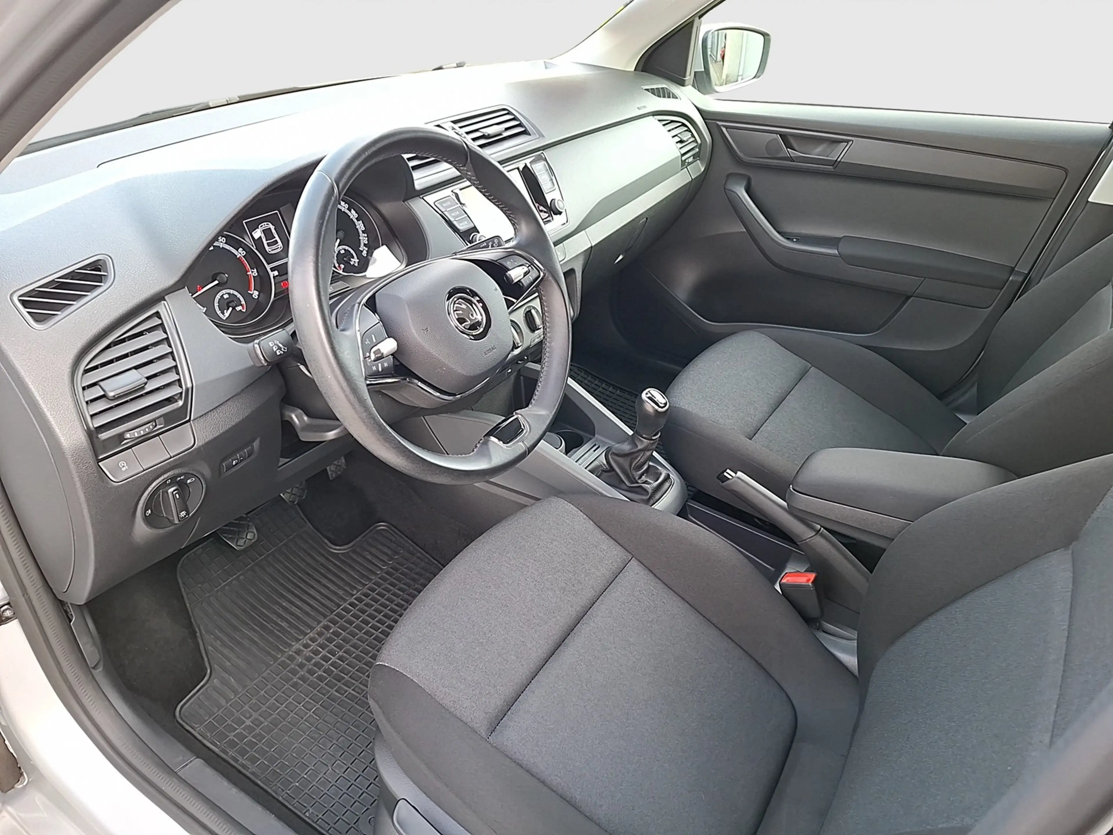 Skoda Fabia 1.0 Cool-Plus Klima DAB PDC SH — photo 9