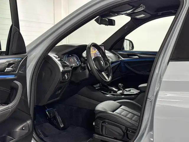 BMW X3 view 8
