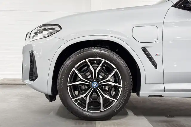 BMW X3 view 4