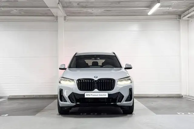 BMW X3 view 5