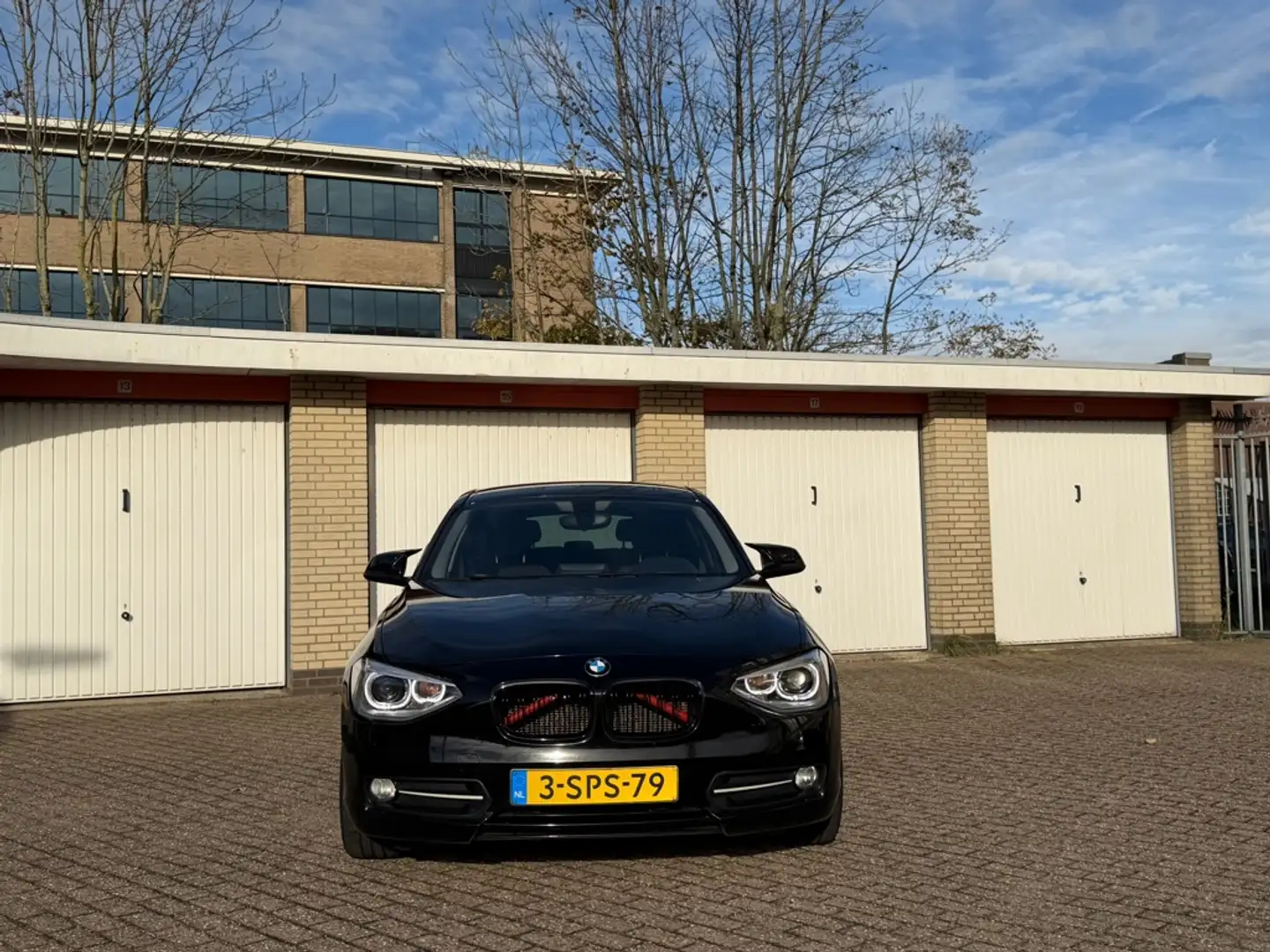 BMW 114 1-serie 114i EDE Executive Zwart - 2