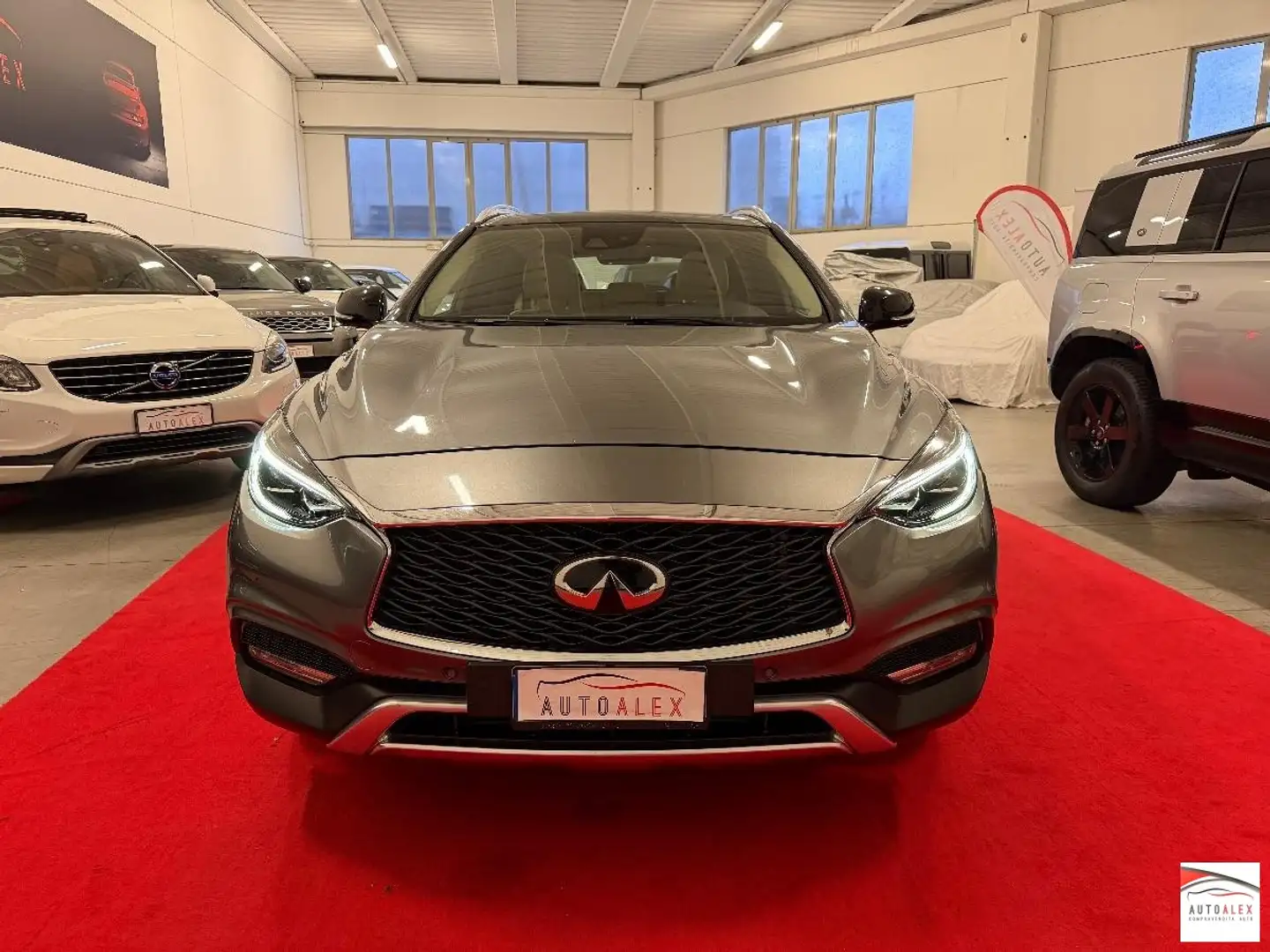 Infiniti QX30 2.2d Premium Tech awd dct Grau - 2