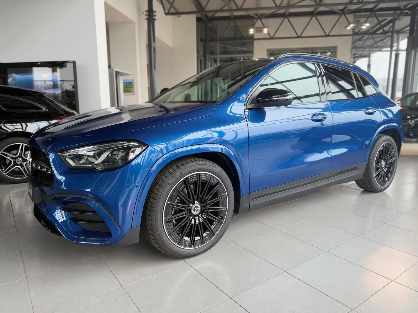 Mercedes-Benz GLA 200 GLA 200d 4MATIC AMG Line Advanced Plus Modrá - 2