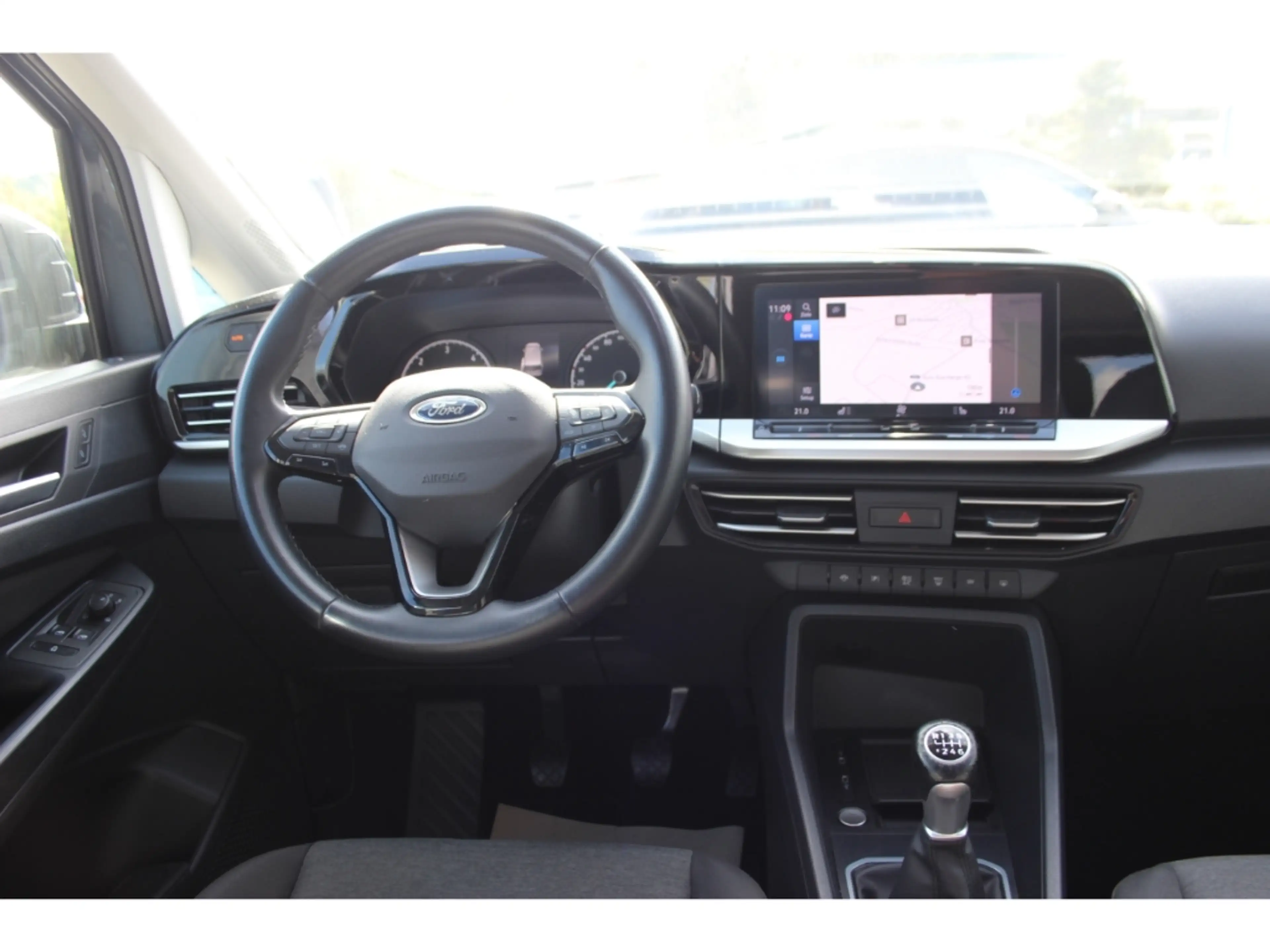 Ford Grand Tourneo 2.0 Active L2 Allrad Pano LED — photo 15