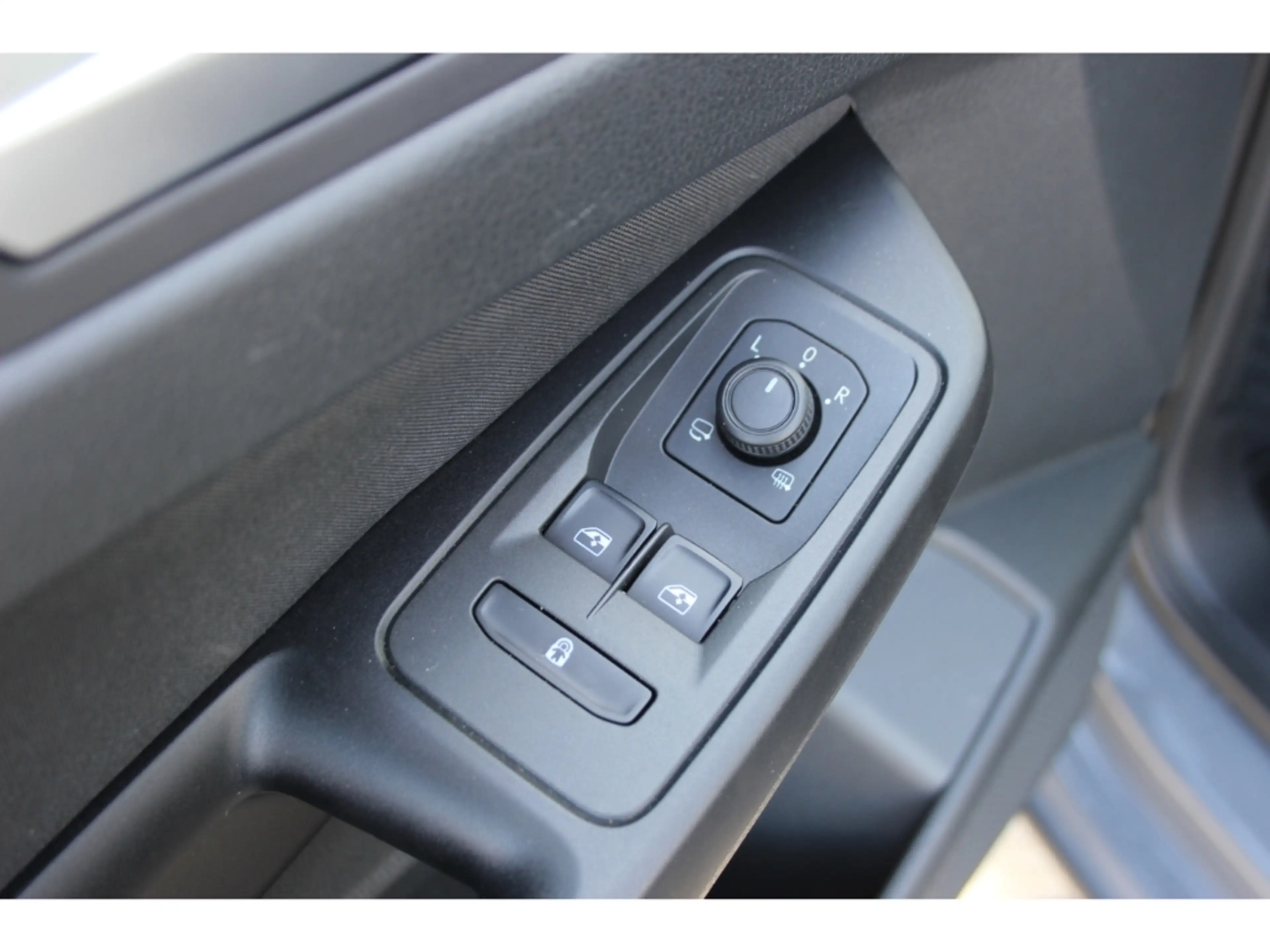 Ford Grand Tourneo 2.0 Active L2 Allrad Pano LED — photo 6