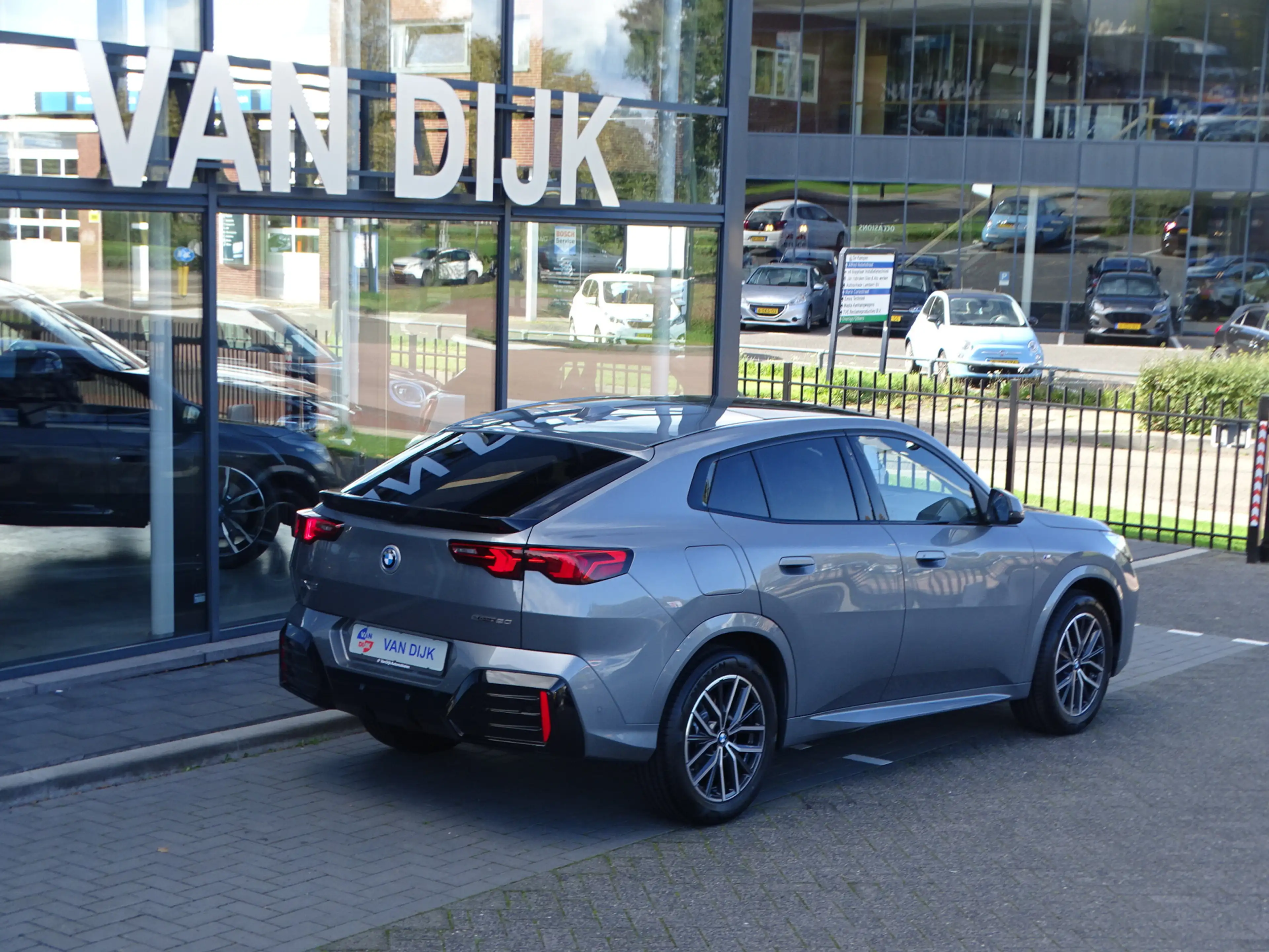 BMW iX2 eDrive20 M Sport Panoramadak Head-Up Harman Kardon — photo 7