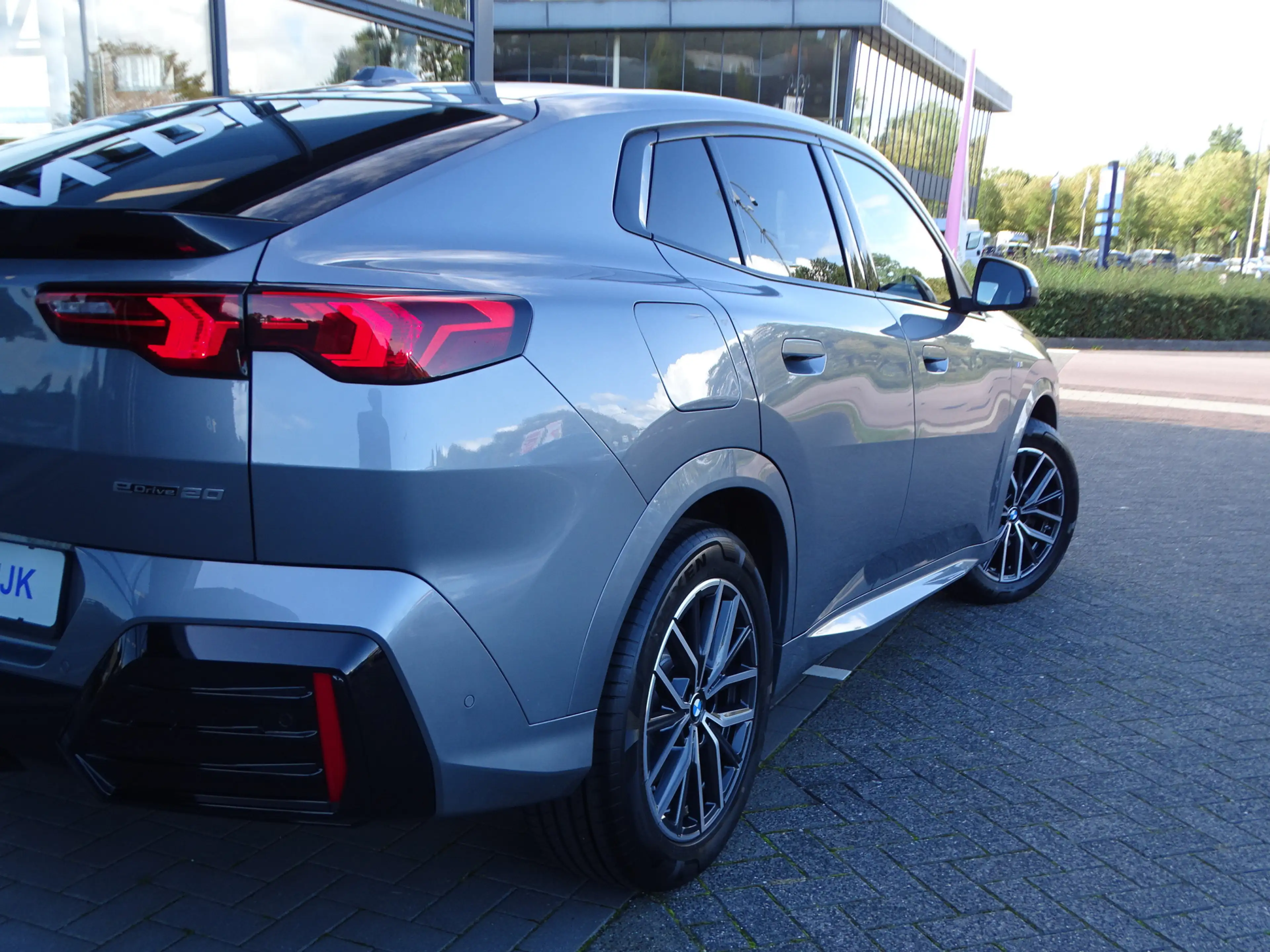 BMW iX2 eDrive20 M Sport Panoramadak Head-Up Harman Kardon — photo 47